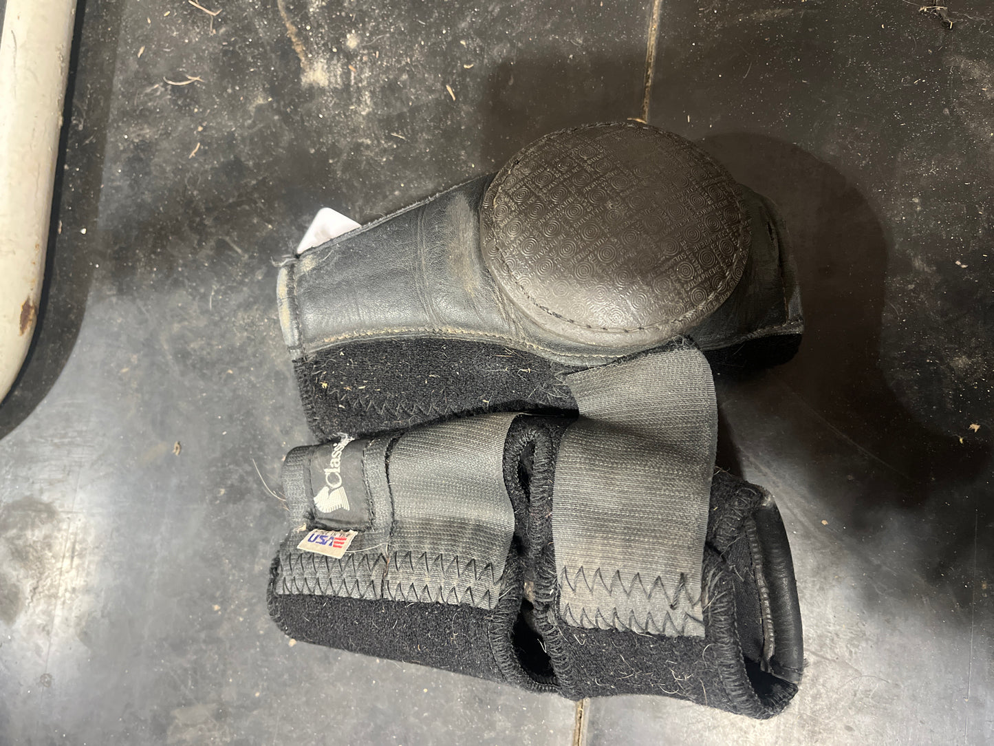 Classic equine skid boots