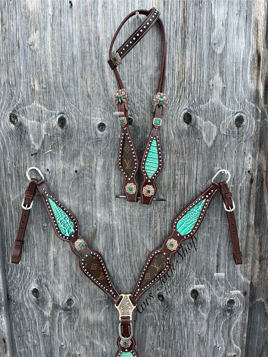 Designer one ear tack set