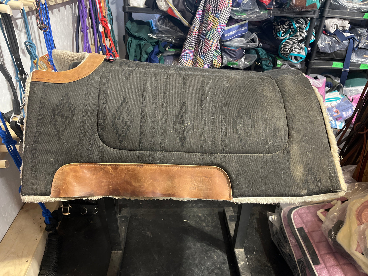 Weaver 32” fleece bottom pad black