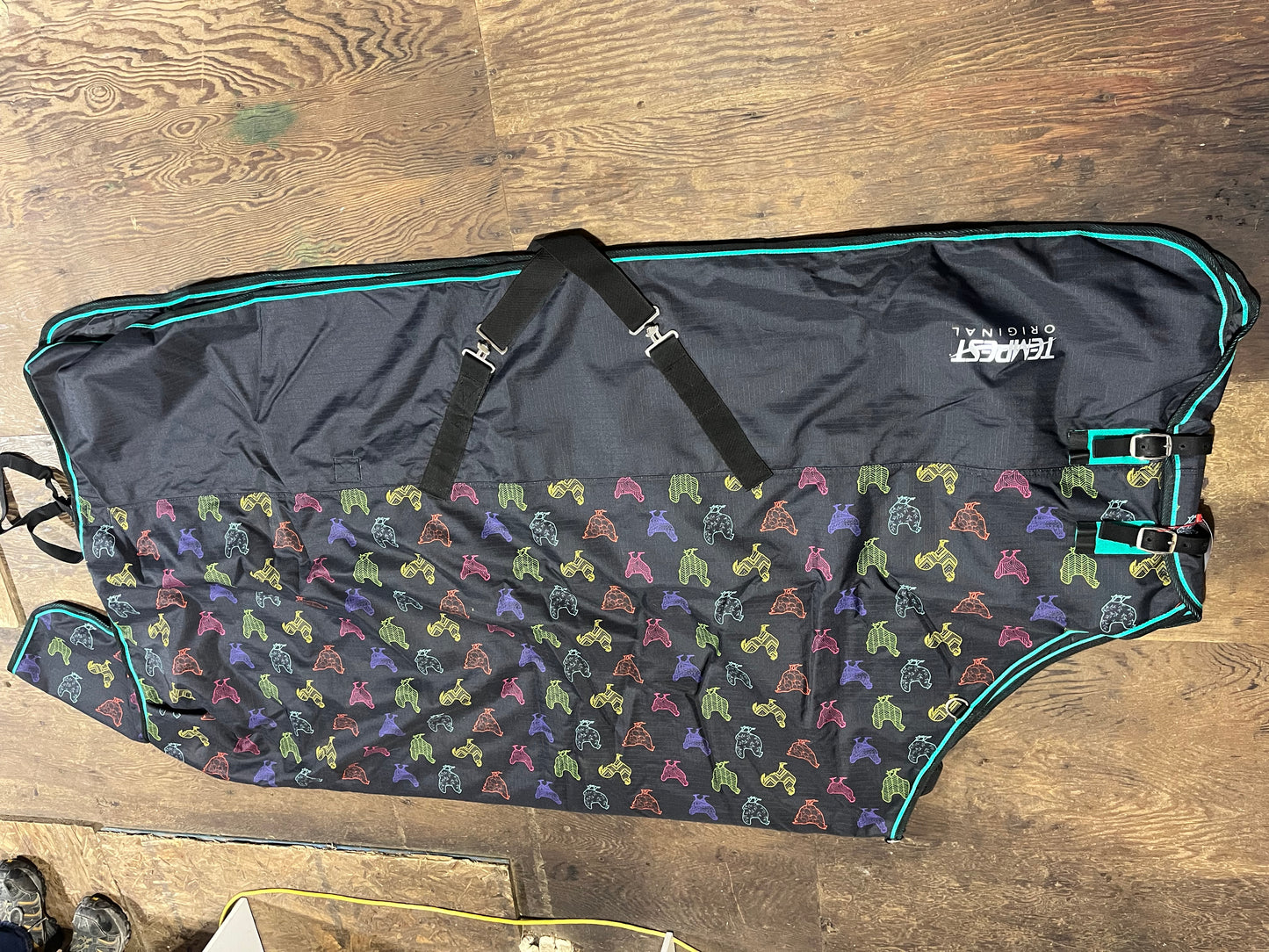 200 gram shires chicken print winter turnout