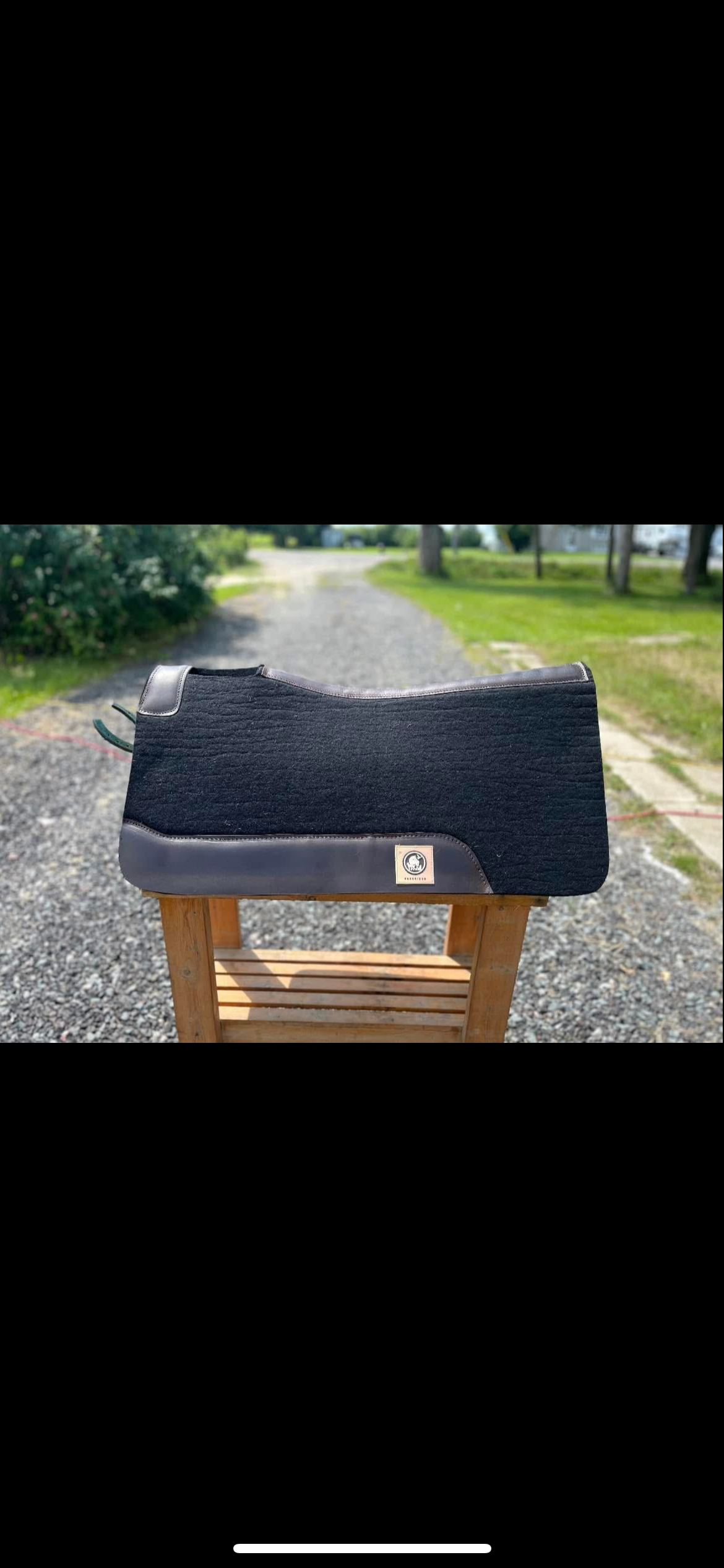 Black 32” wool pad