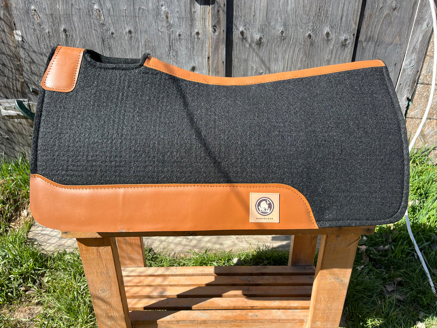 Black wool pads