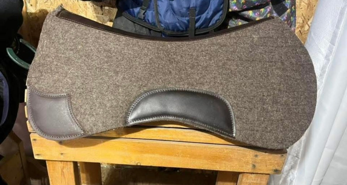 Grey shaped wool pad 32 x1”