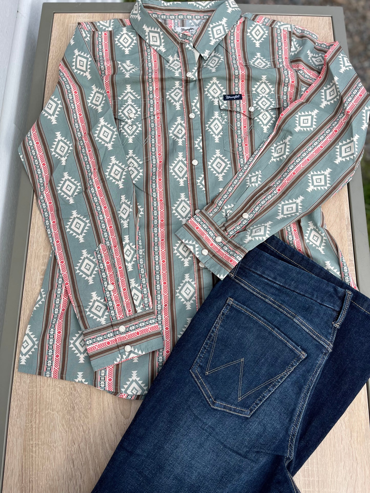 Wrangler Aztec button up pearl snap