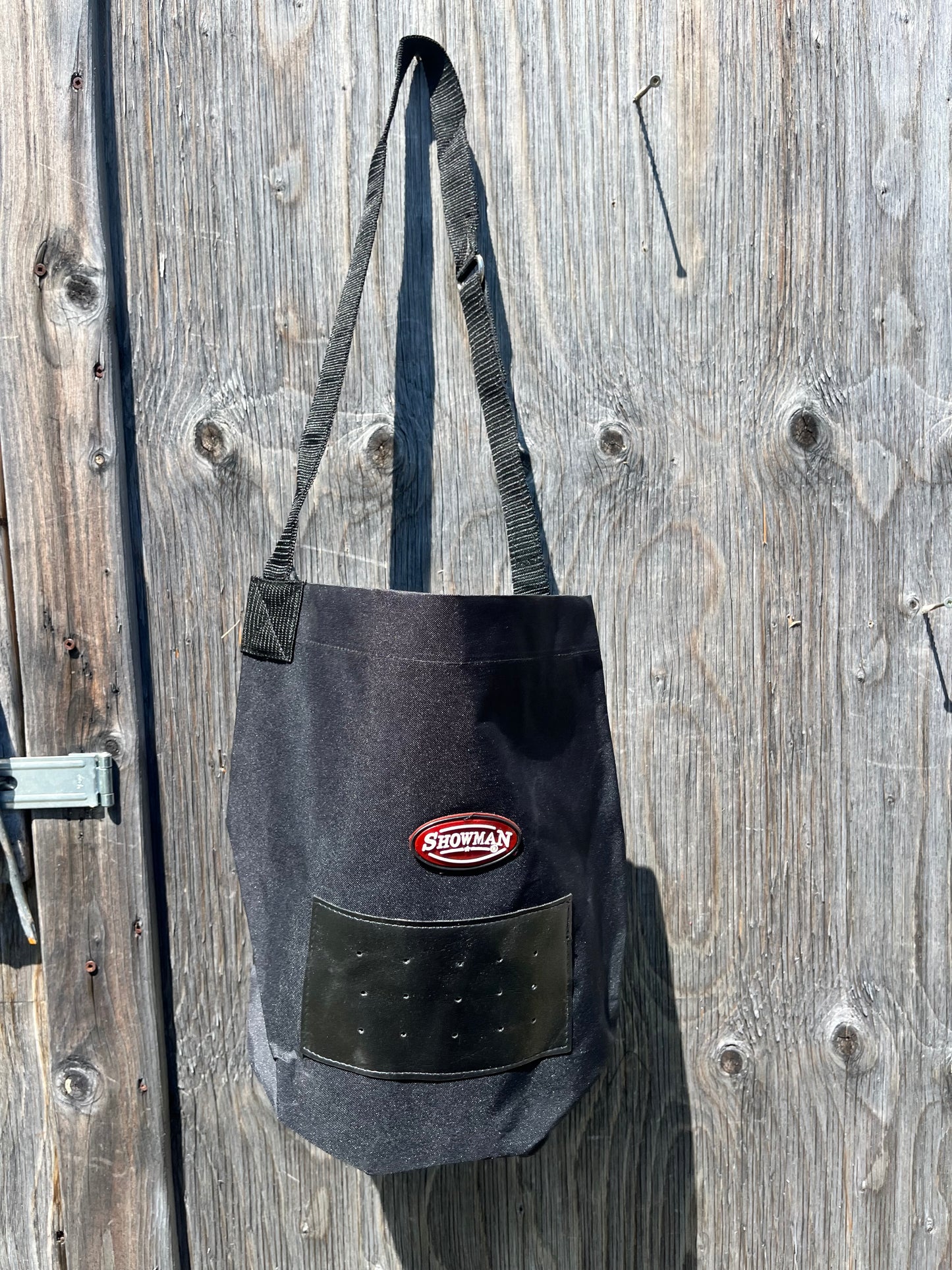 Nylon feed bags with vent