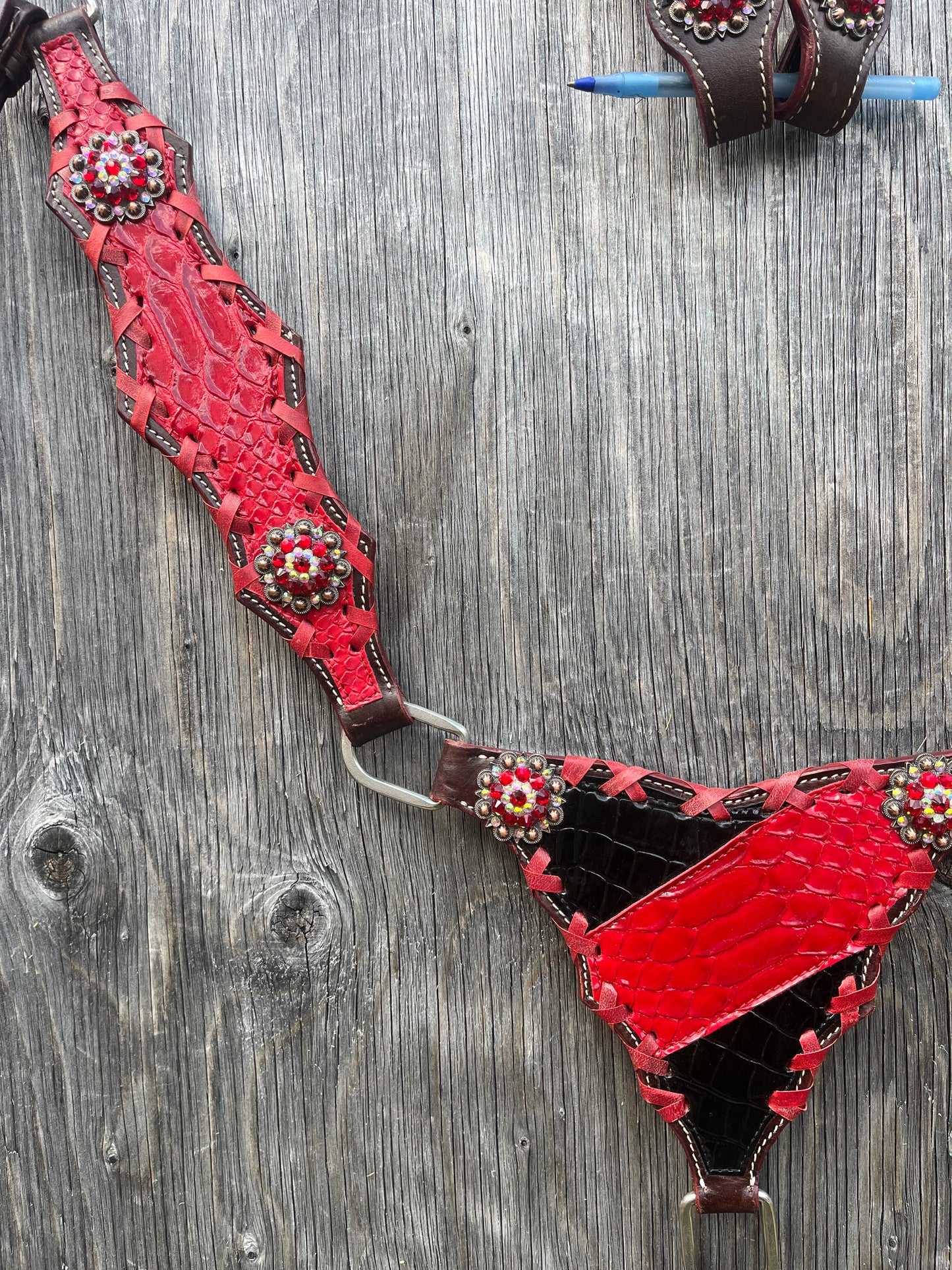Red and black gladiator one ear tack set