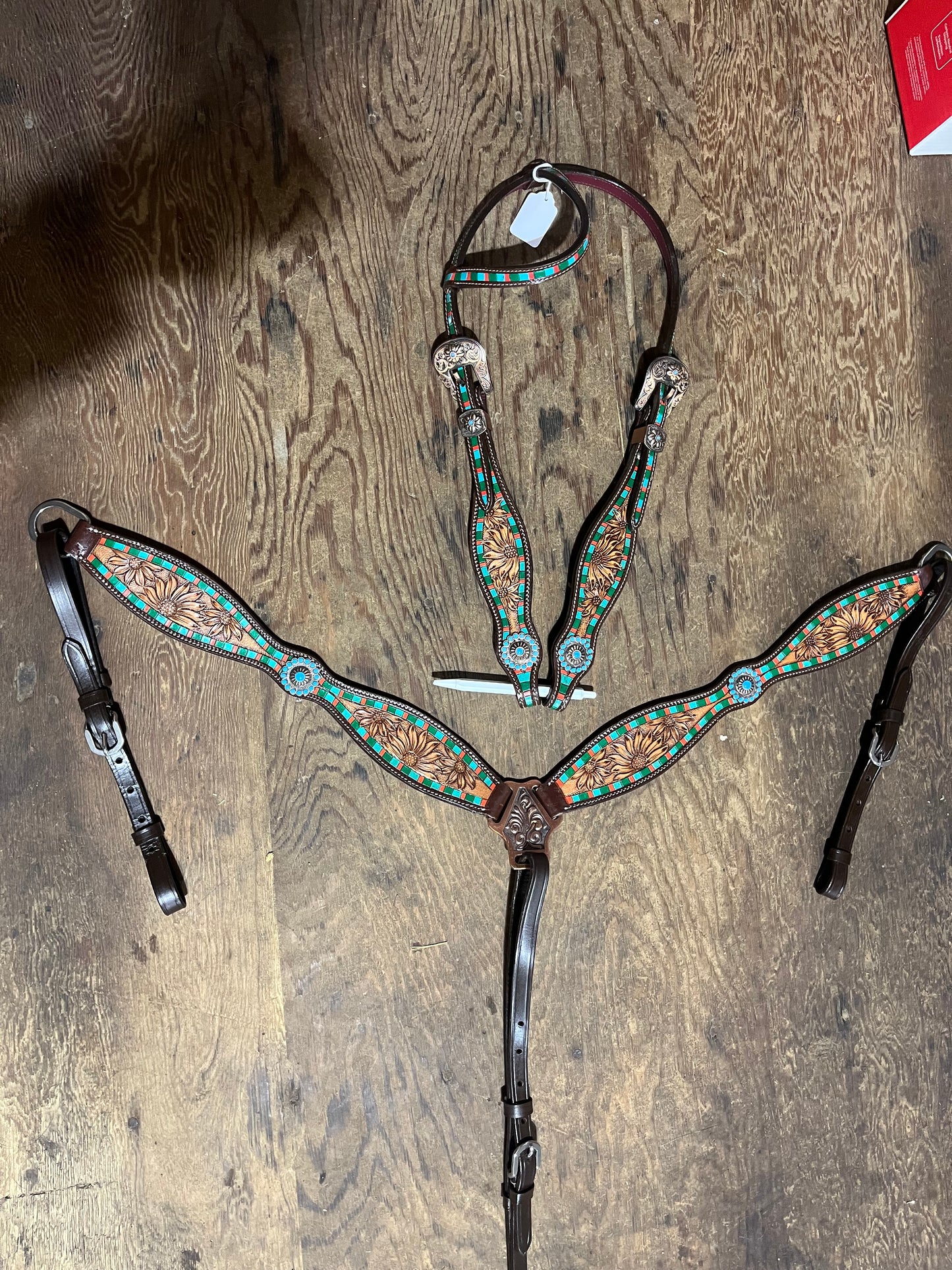 Green flower tooled tack set