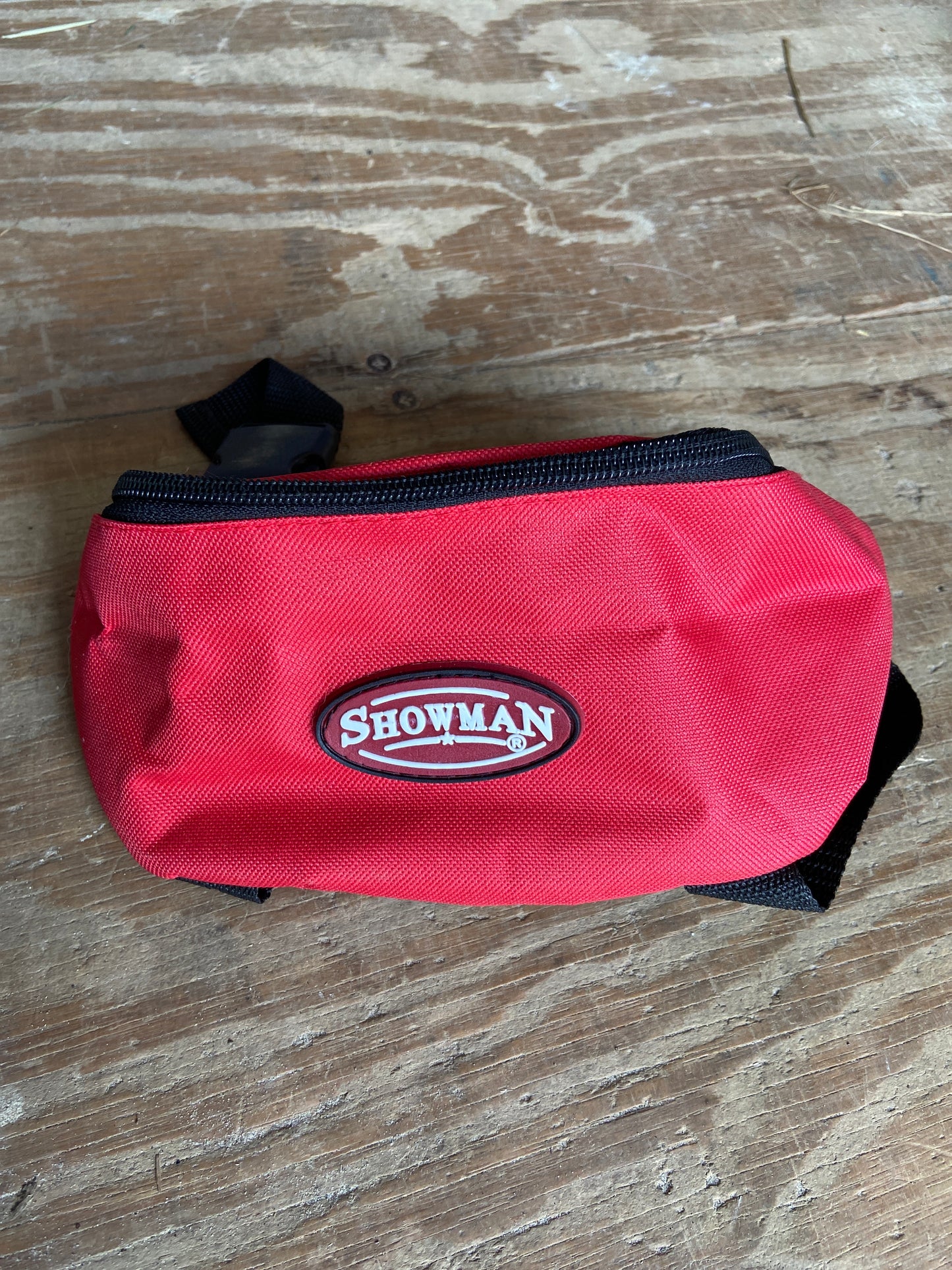 Red saddle sac