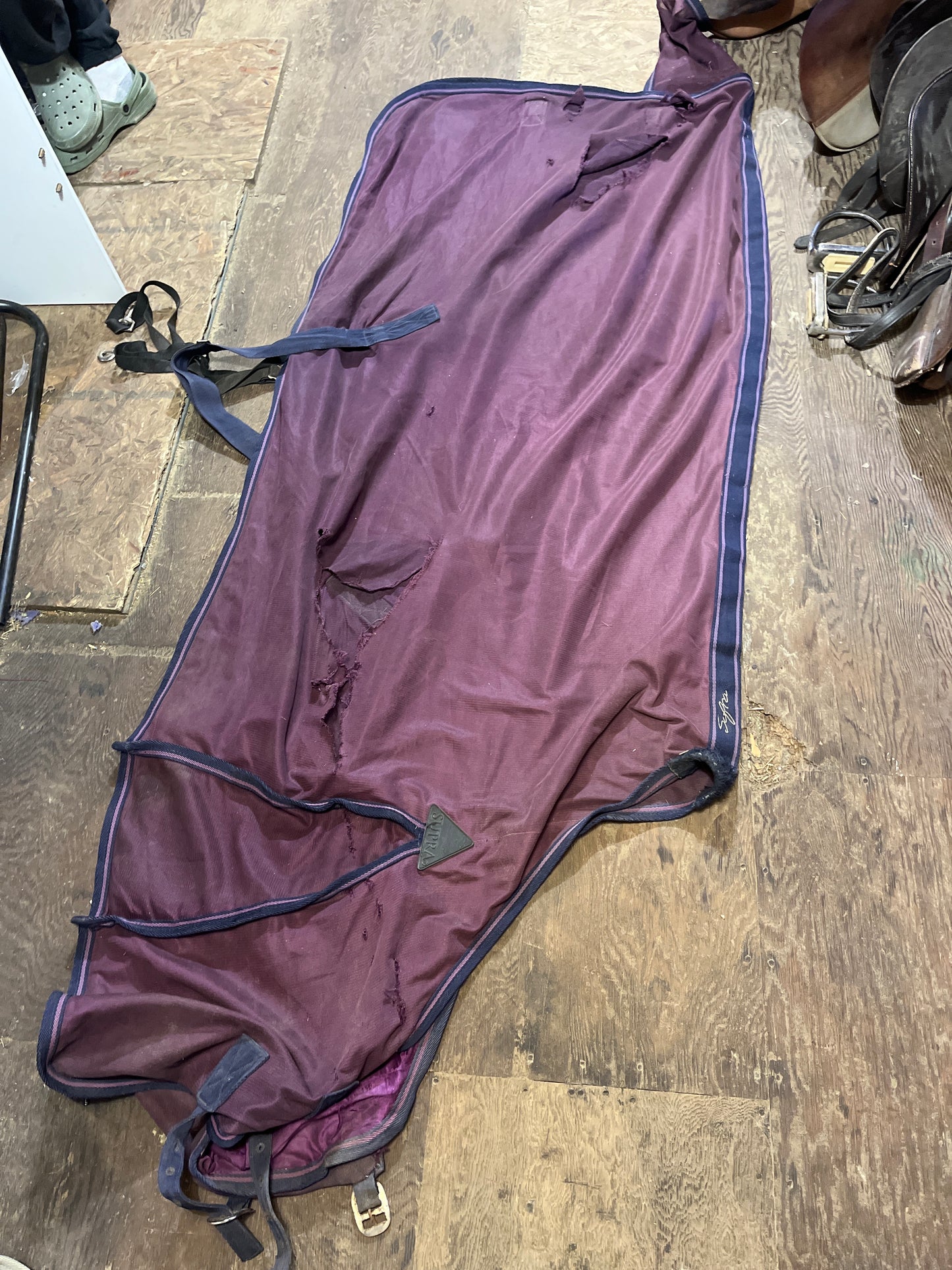 78” flysheet needs repair needs belly strap