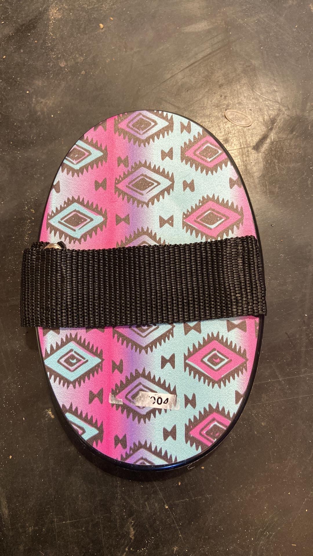Plastic hard bottom curry comb navajo print
