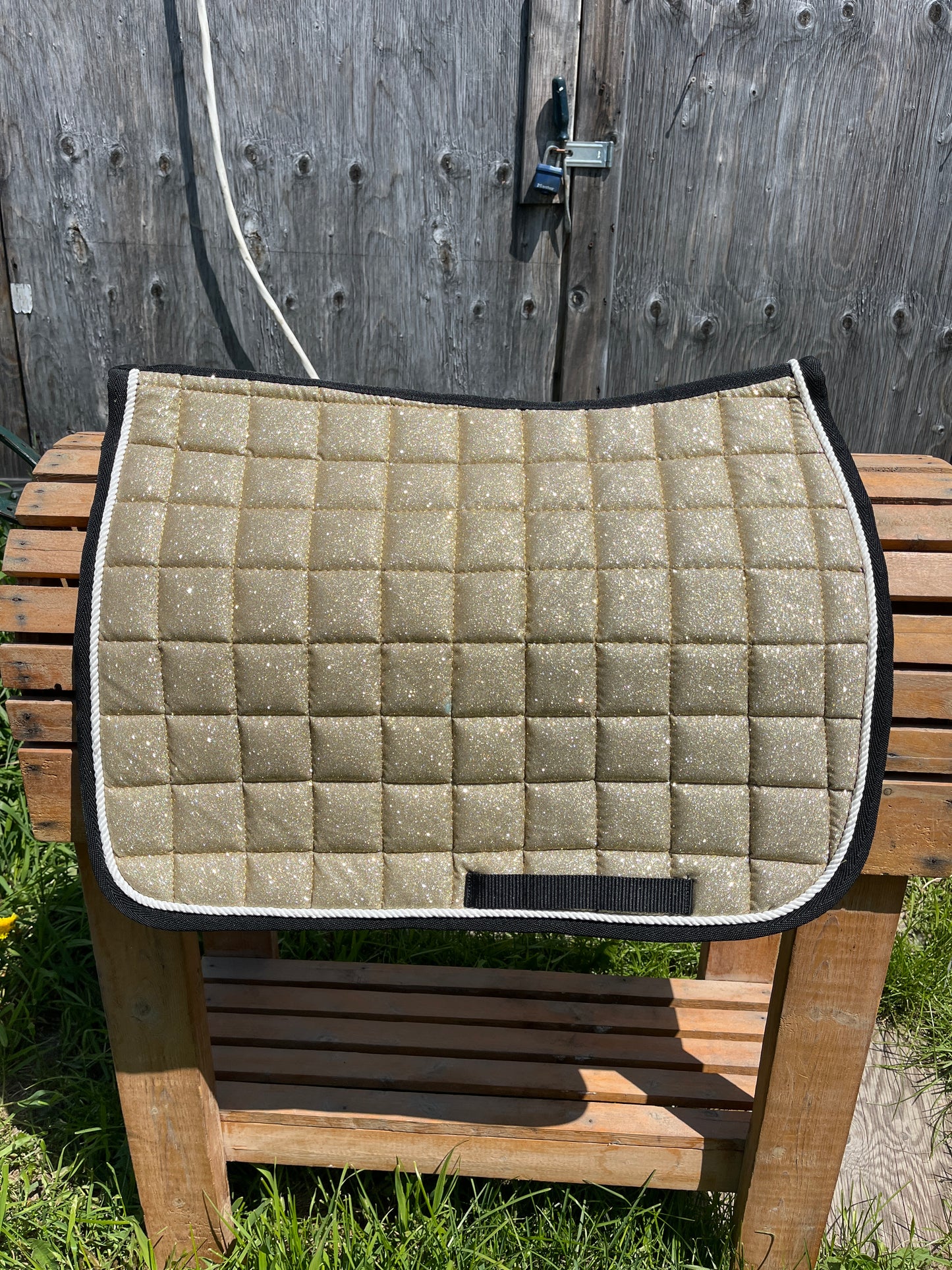 Gold glitter pad