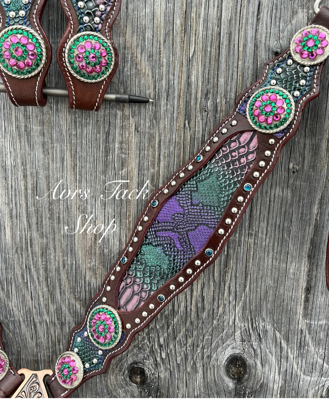 💚💜💖 Green purple one ear tack set