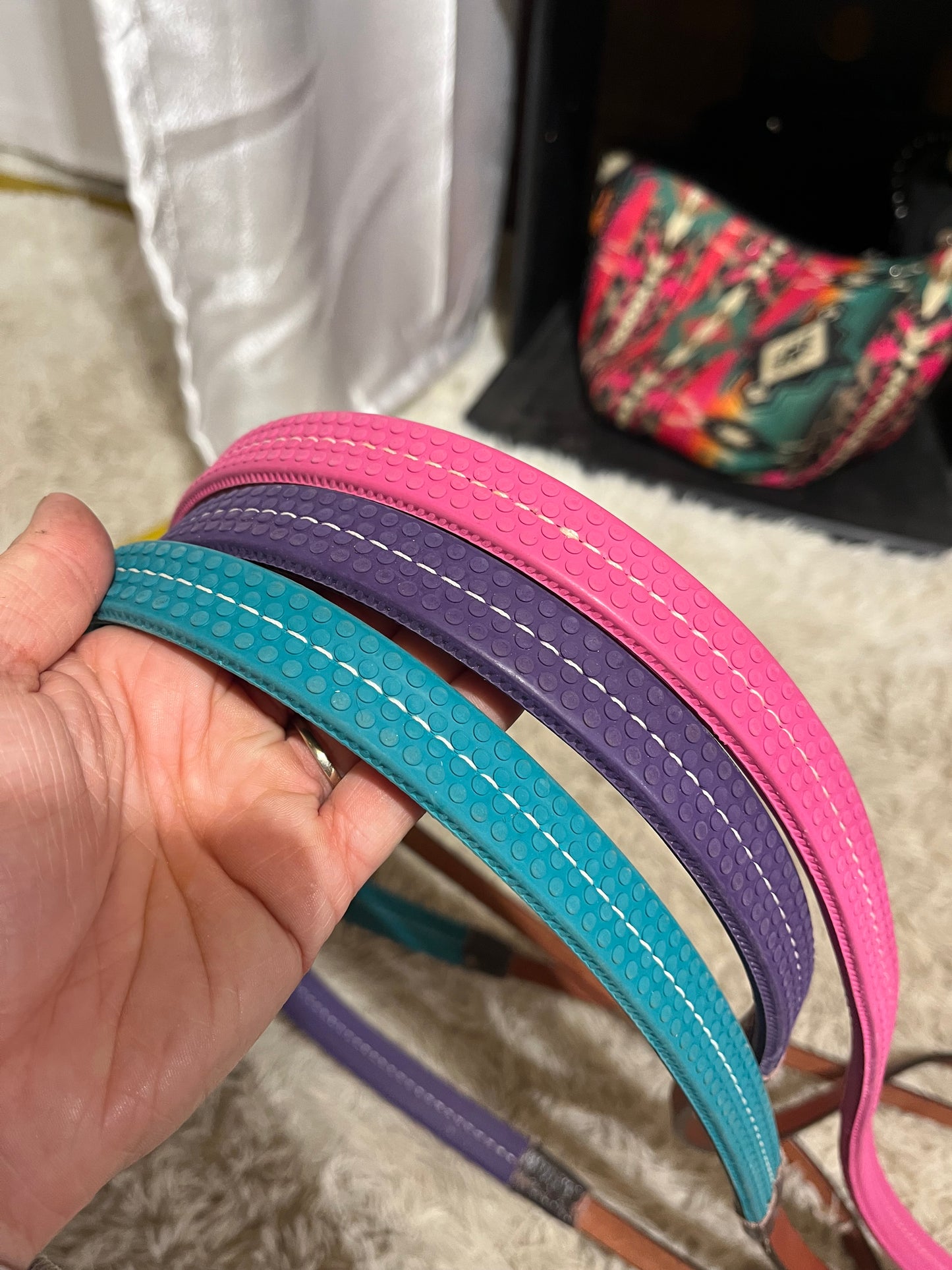 Rubber barrel reins with snaps
