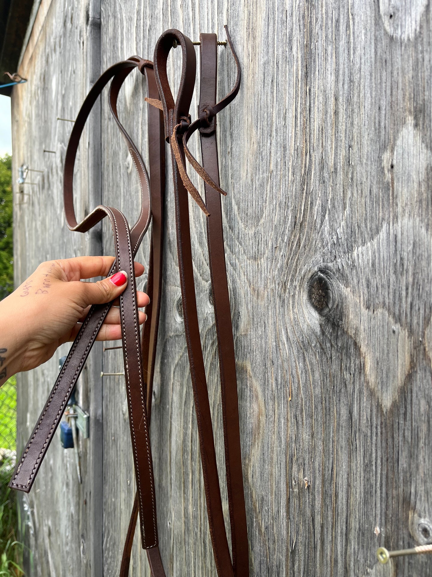 Dark oiled stitched end split reins 5/8”