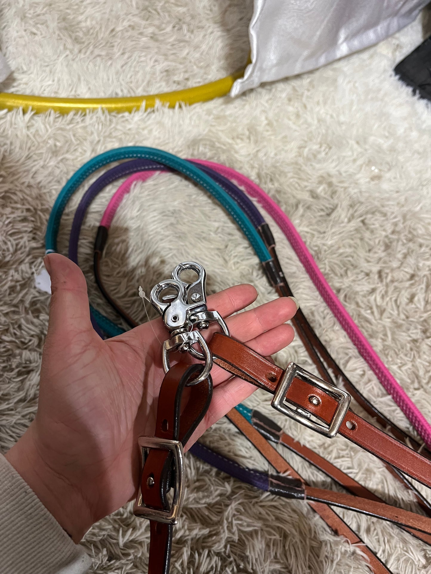 Rubber barrel reins with snaps