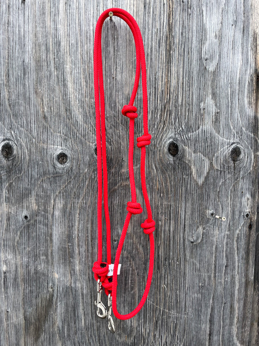 Red clip on barrel reins