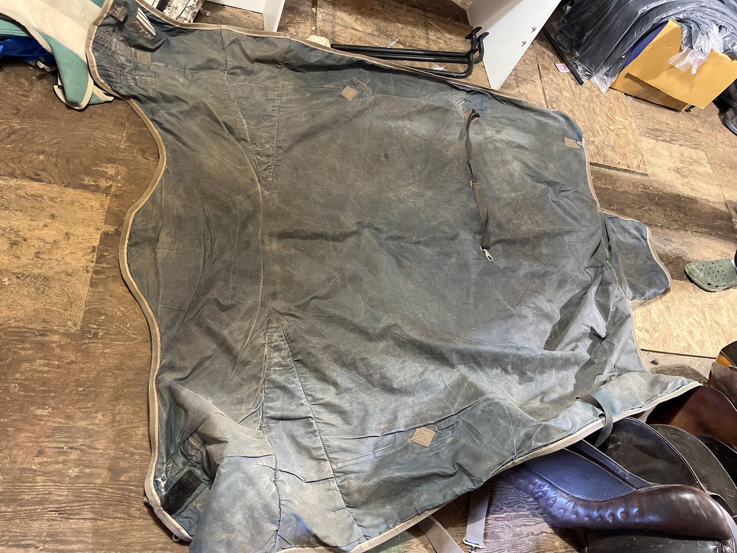 72” shedrow high neck turnout