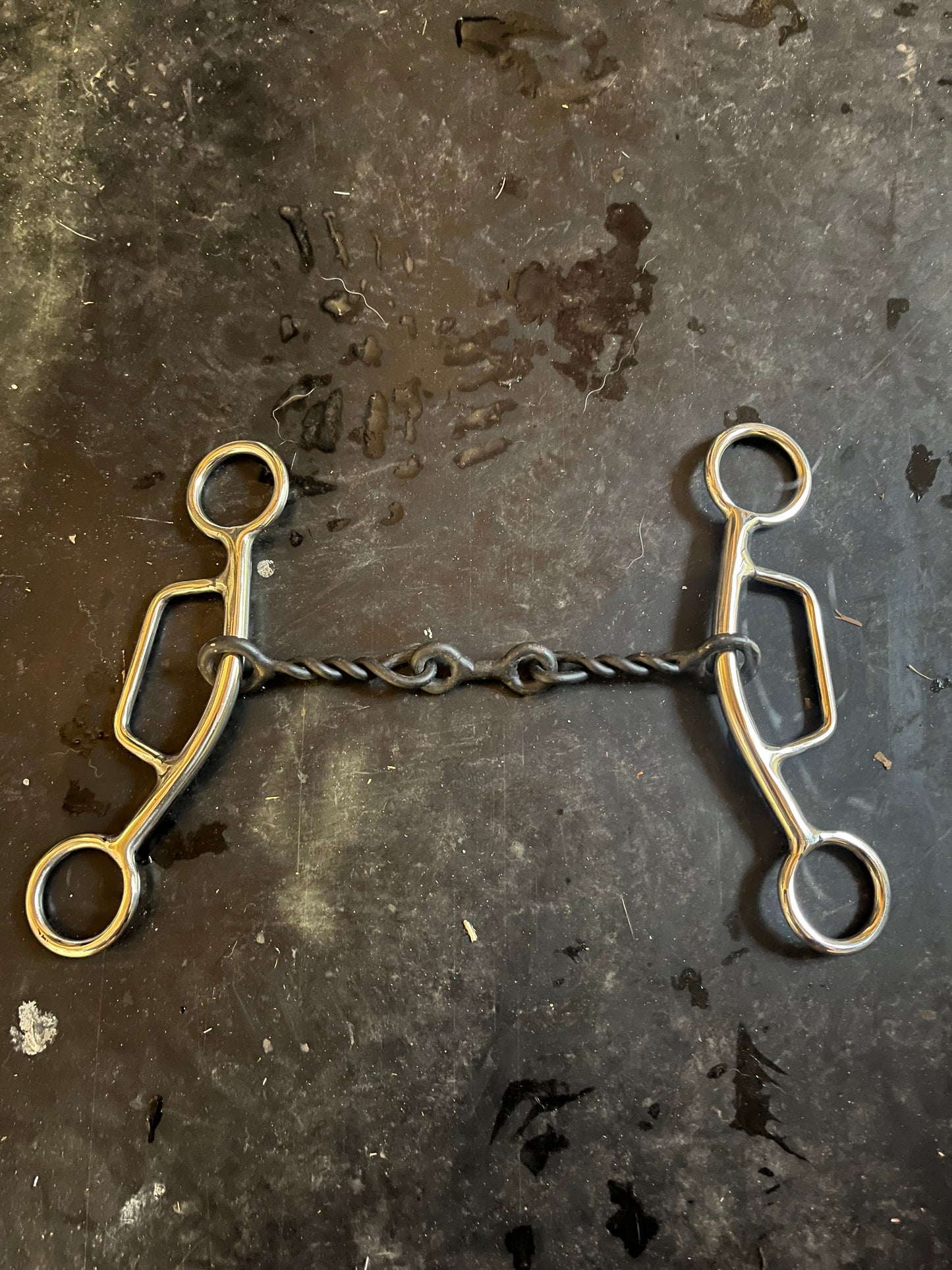 Twisted dogbone sliding gag