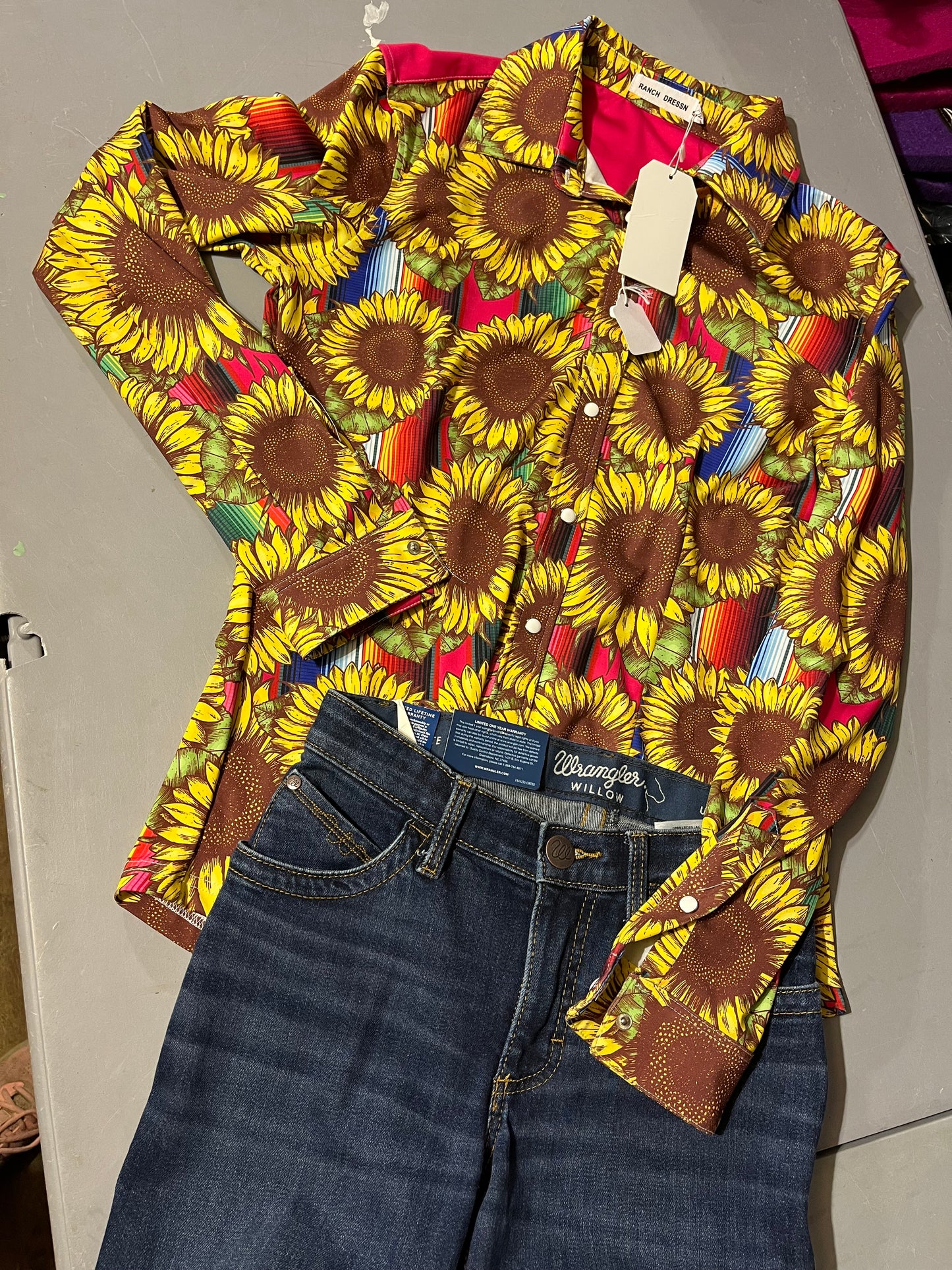 Sunflower serape ranch Dressn medium show shirt