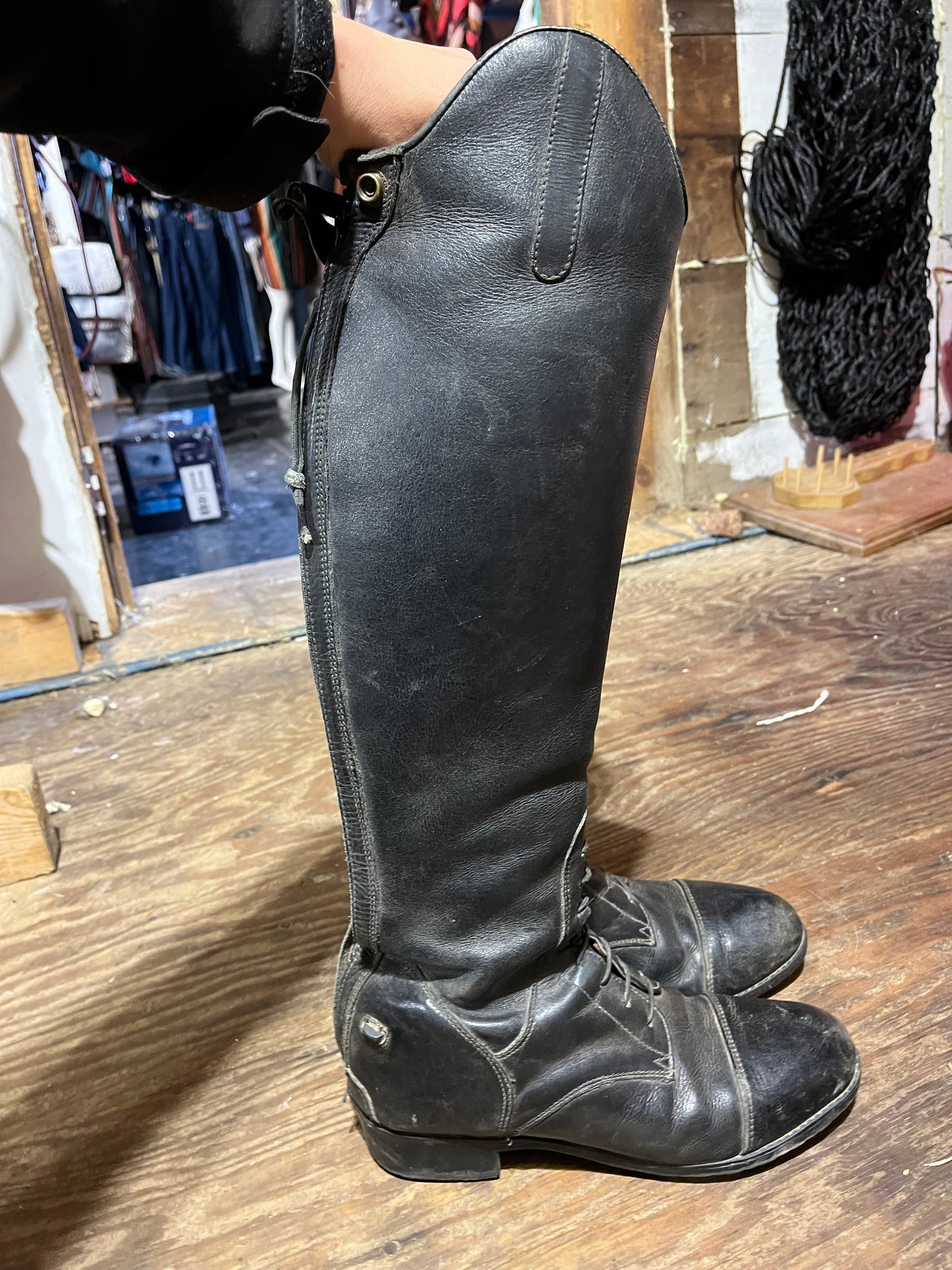 Mountain horse size 7 slim calf