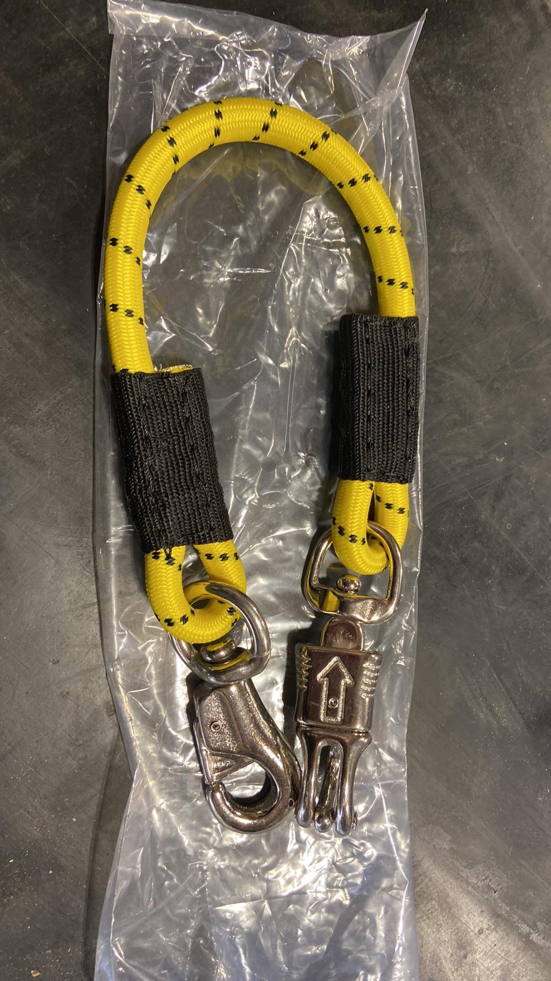 Bungee trailer ties with quick release snap