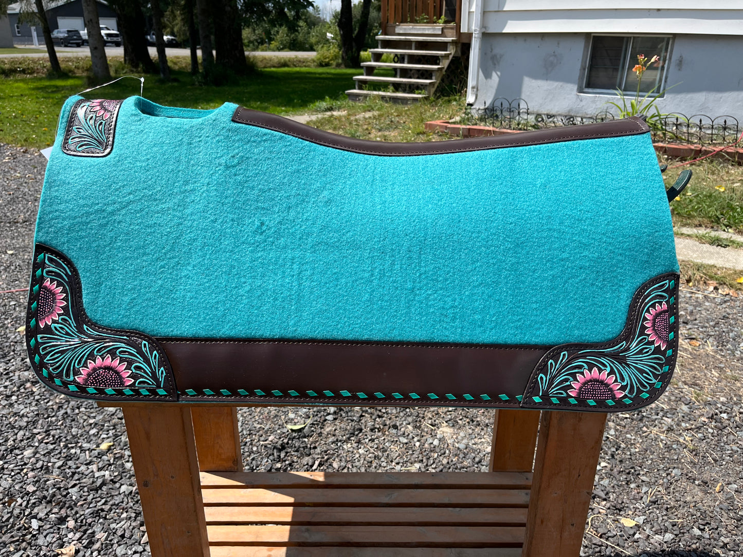Coloured buckstitch felt pads 32 x3/4”