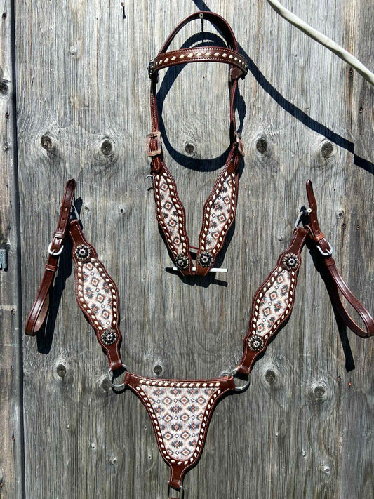Aztec gladiator tack set fits larger horses best, you’d need to cut, or replace tugs to fit the smaller guys.