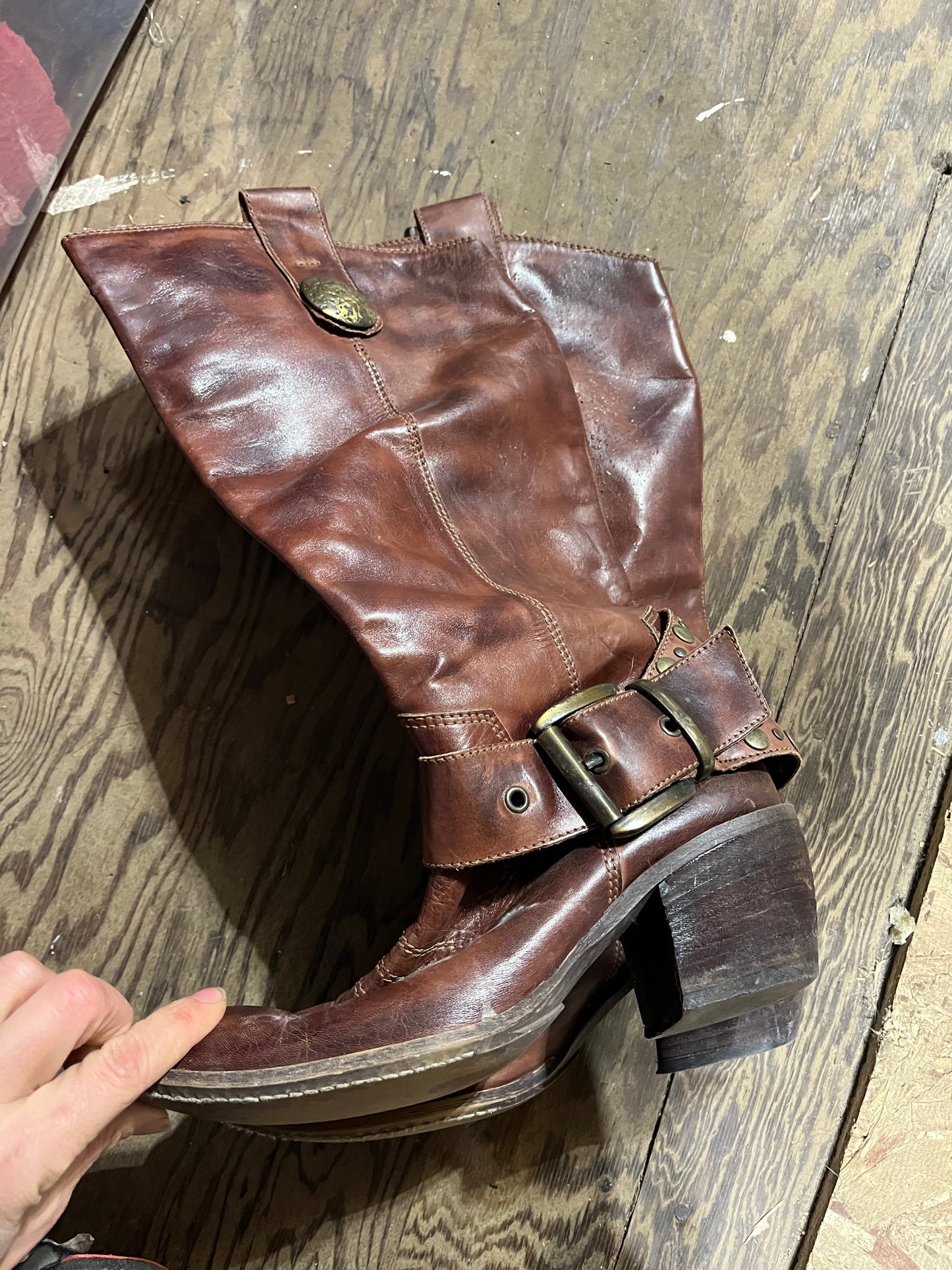 Brown boots with heel size 39