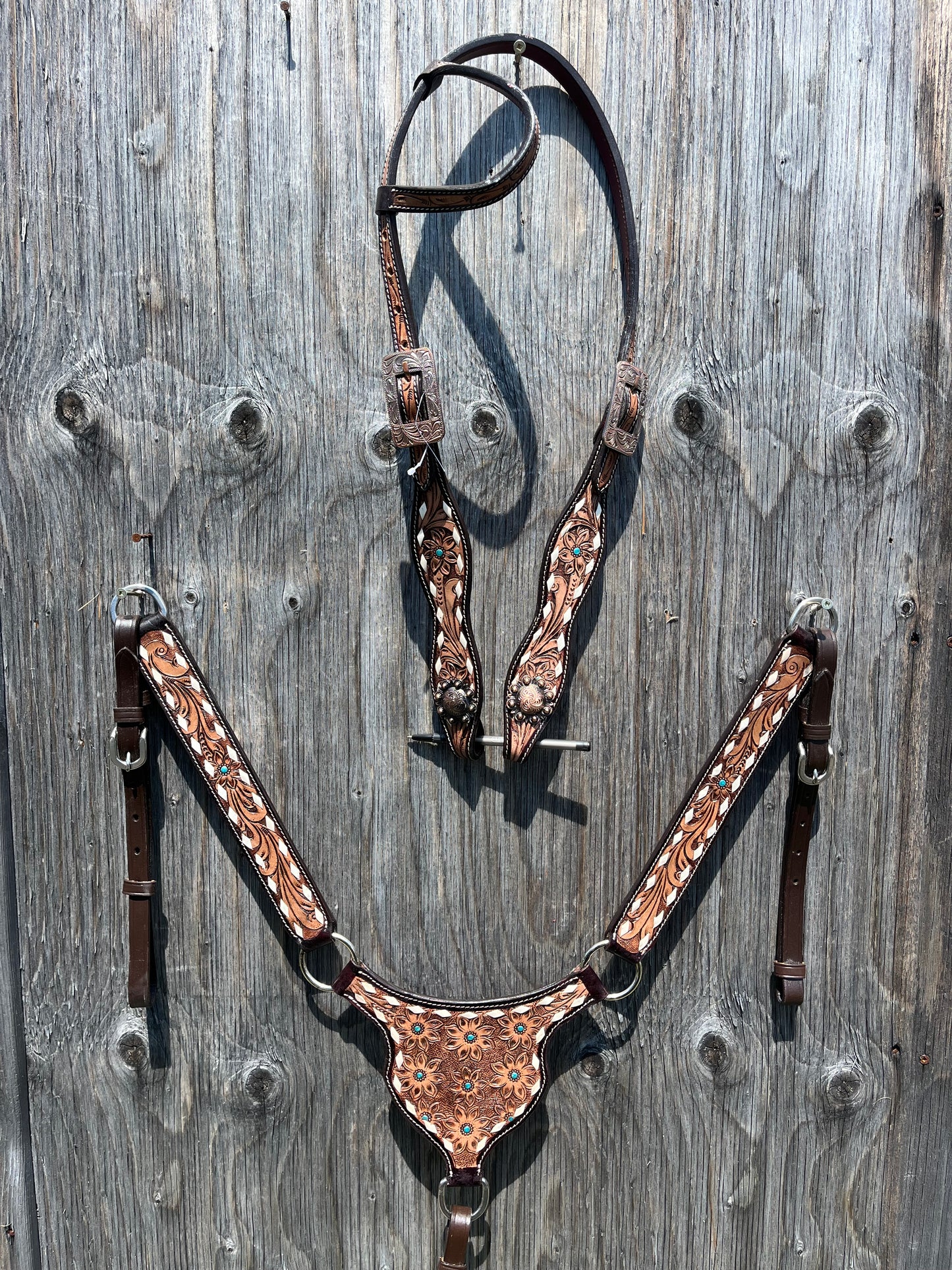 White buckstitch flower gladiator tack set