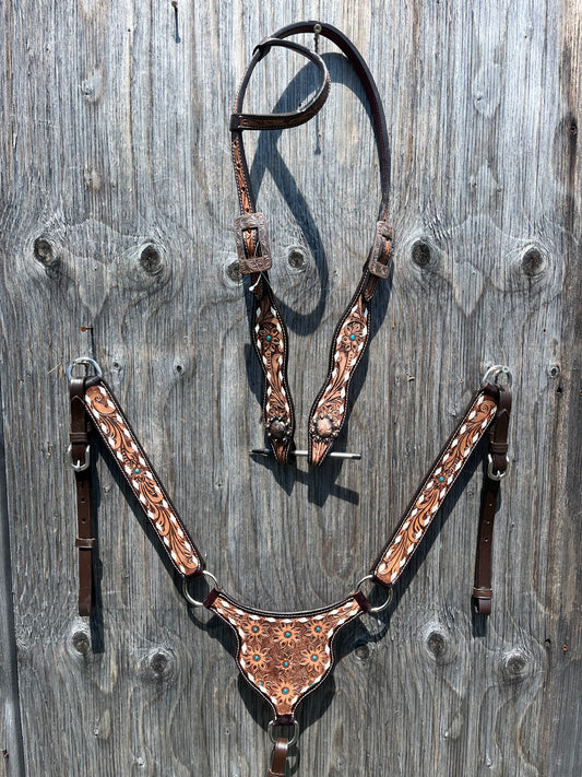 White buckstitch flower gladiator tack set