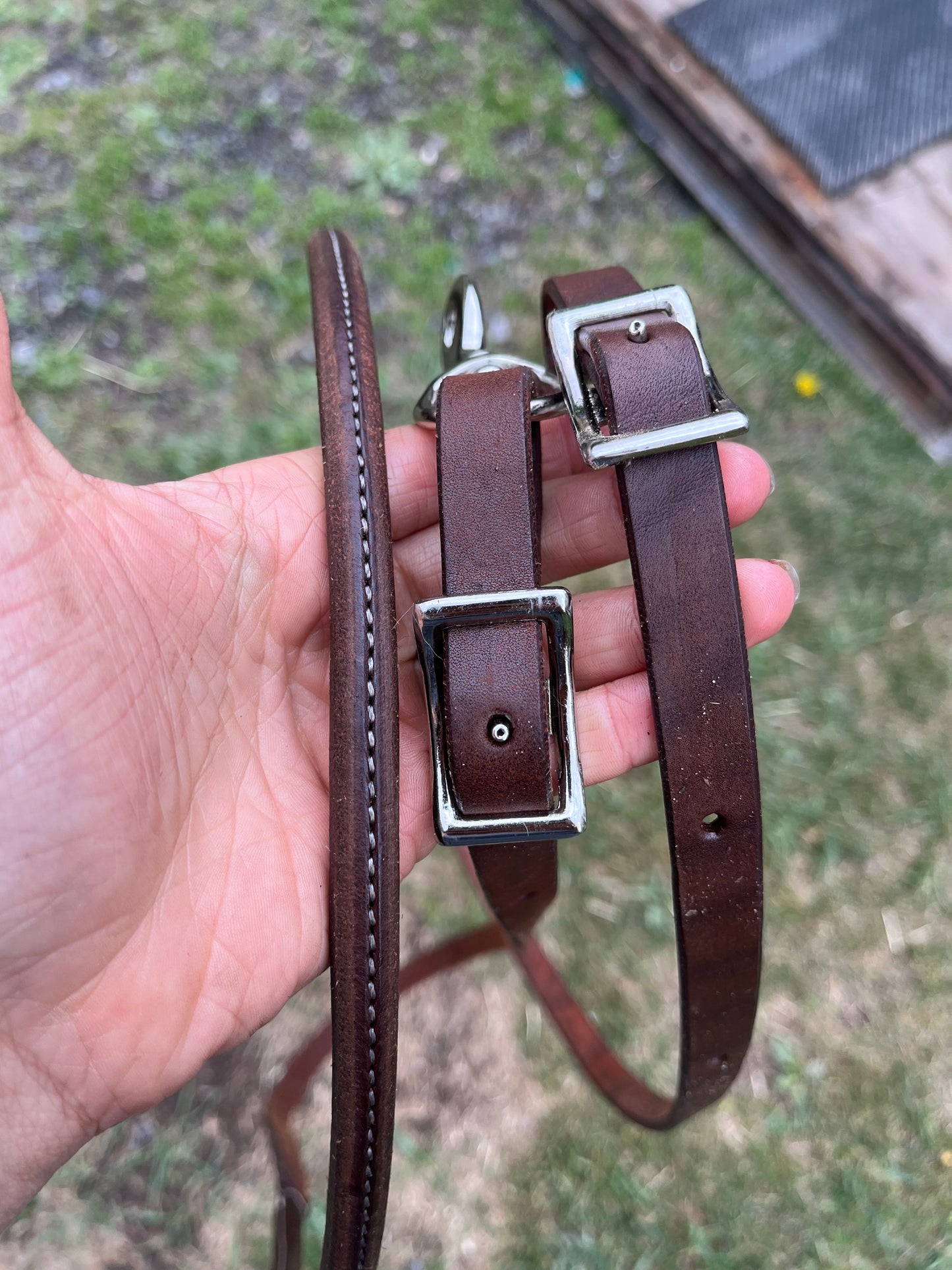 Rolled centre leather barrel reins