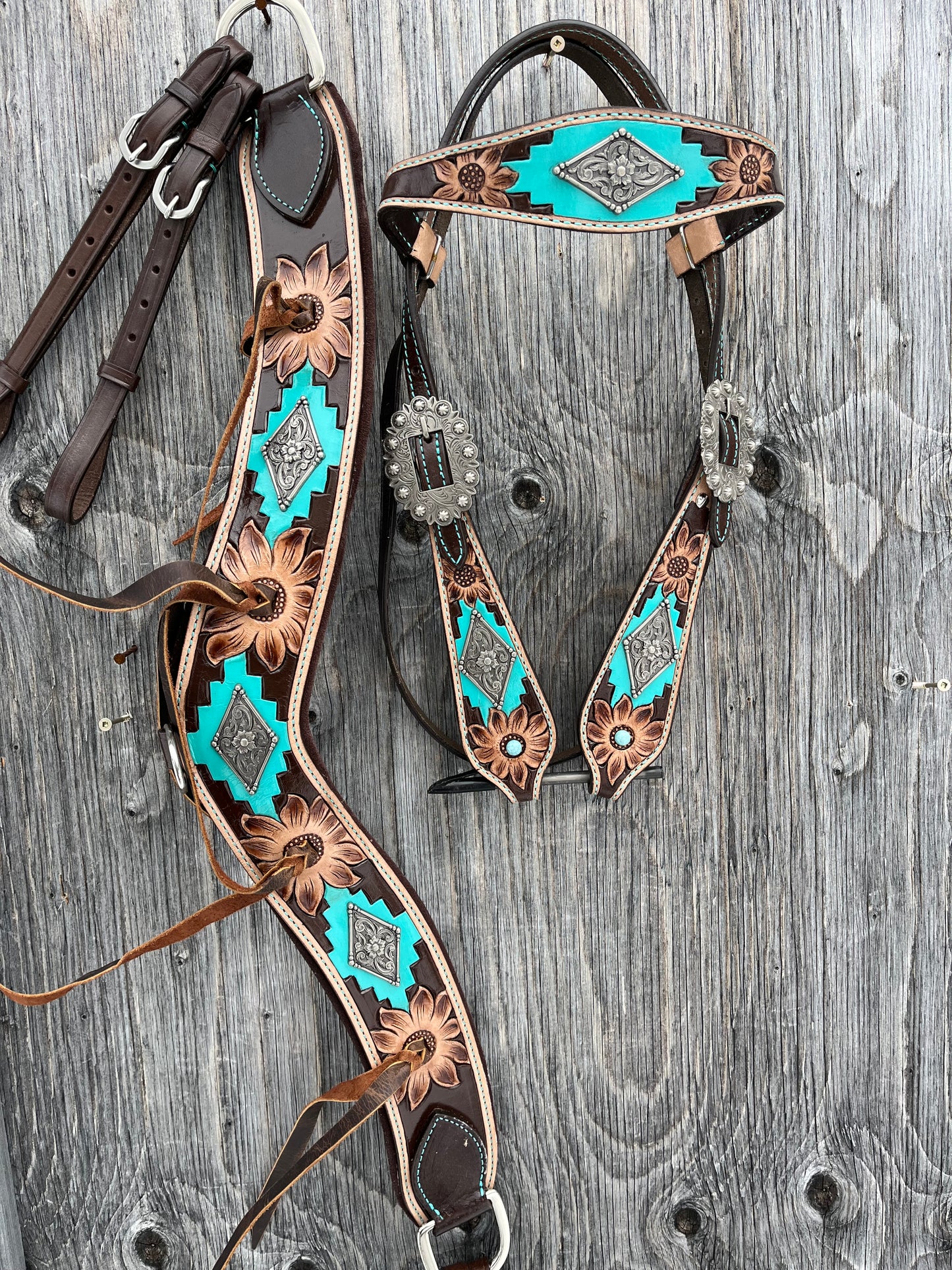 Teal sunflower tack set