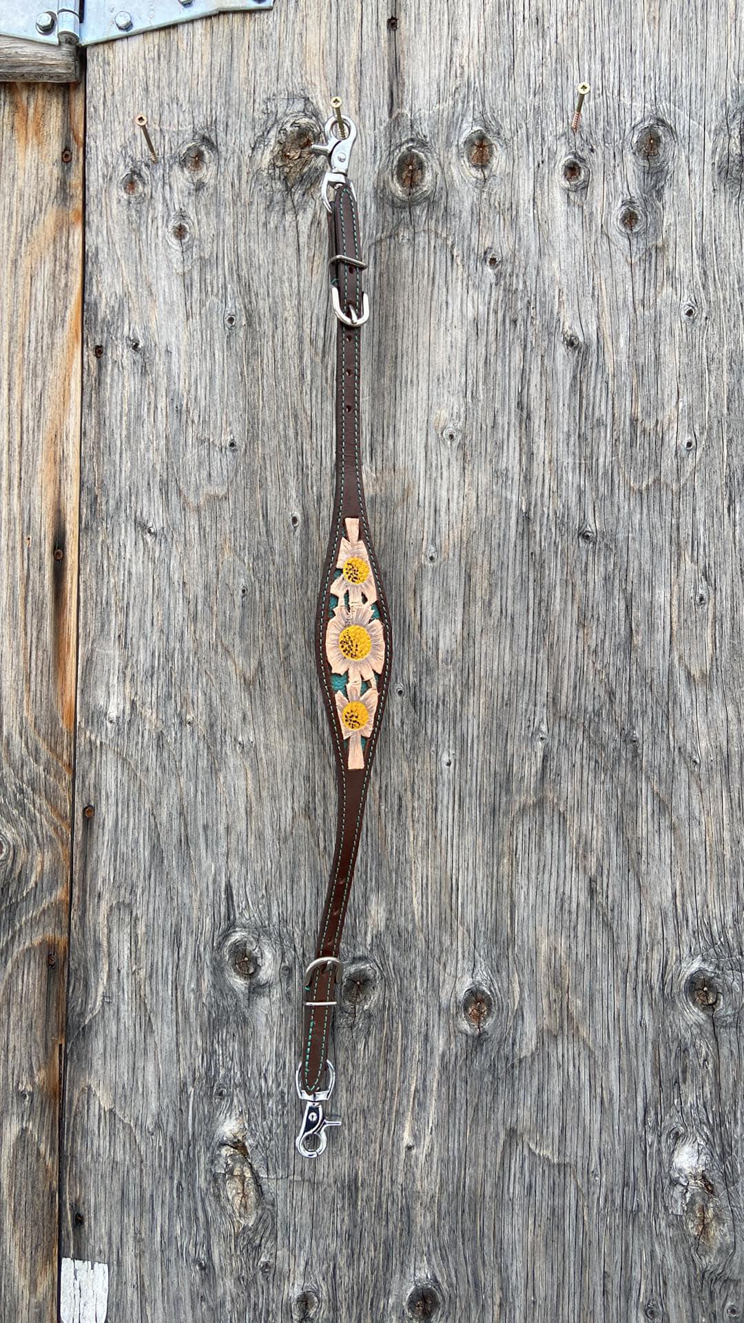 White flower wither strap