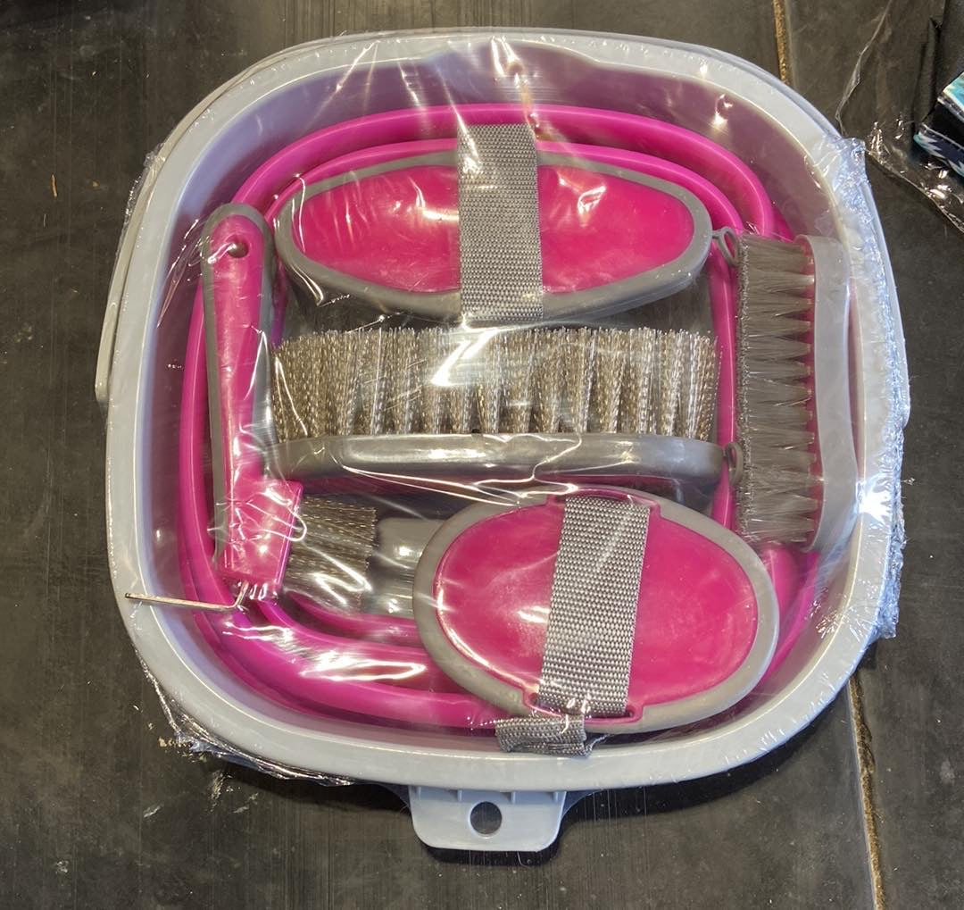 5 piece grooming kits with collapsible buckets