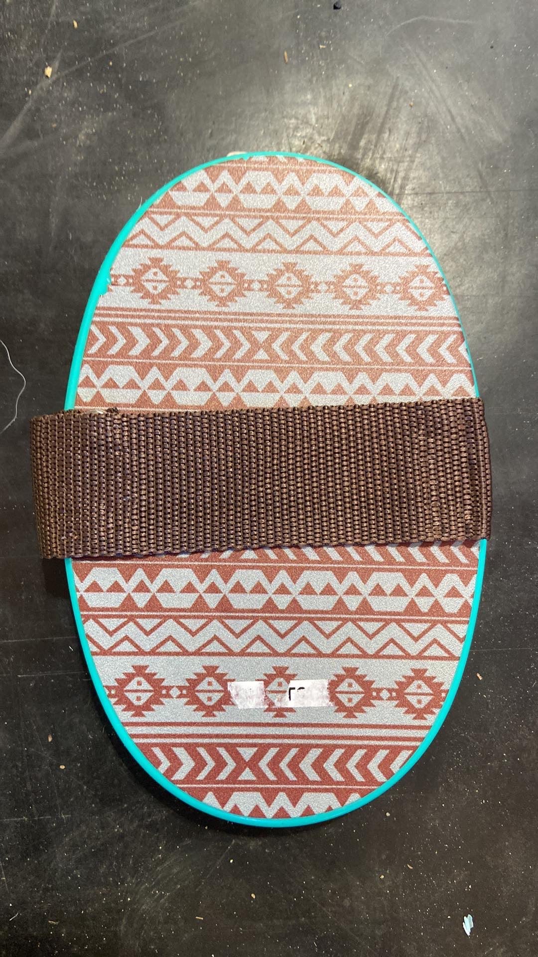 Plastic hard bottom curry comb navajo print