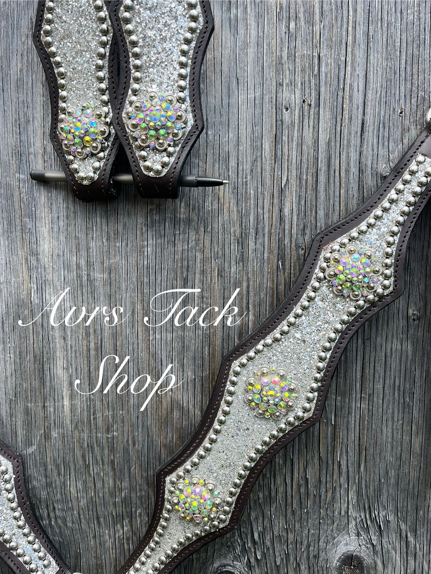 Silver sparkle tack set