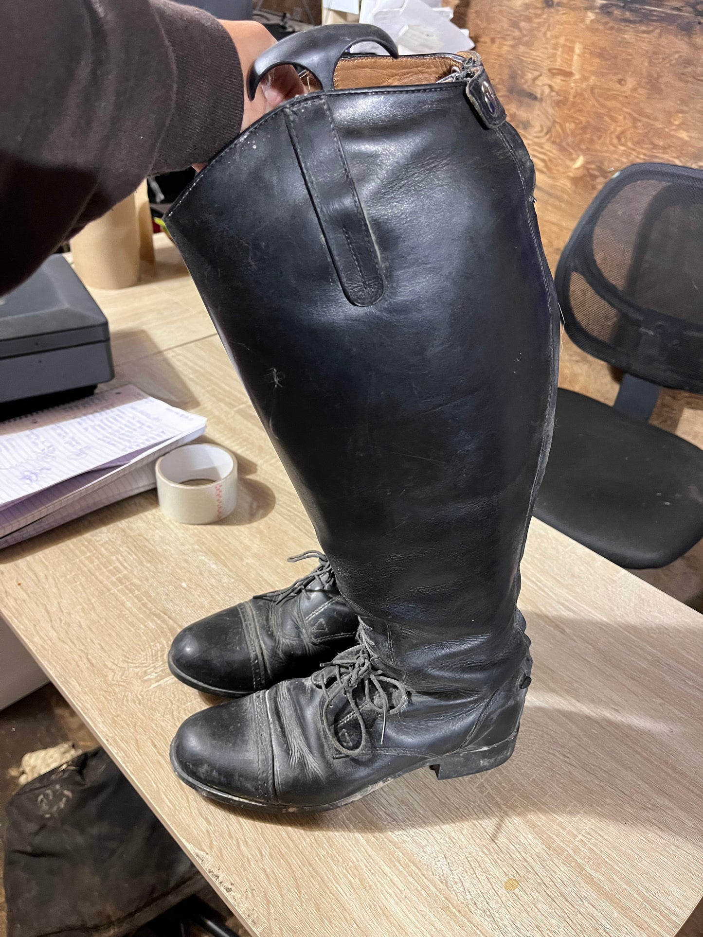 7.5 Ariat medium height wide calf