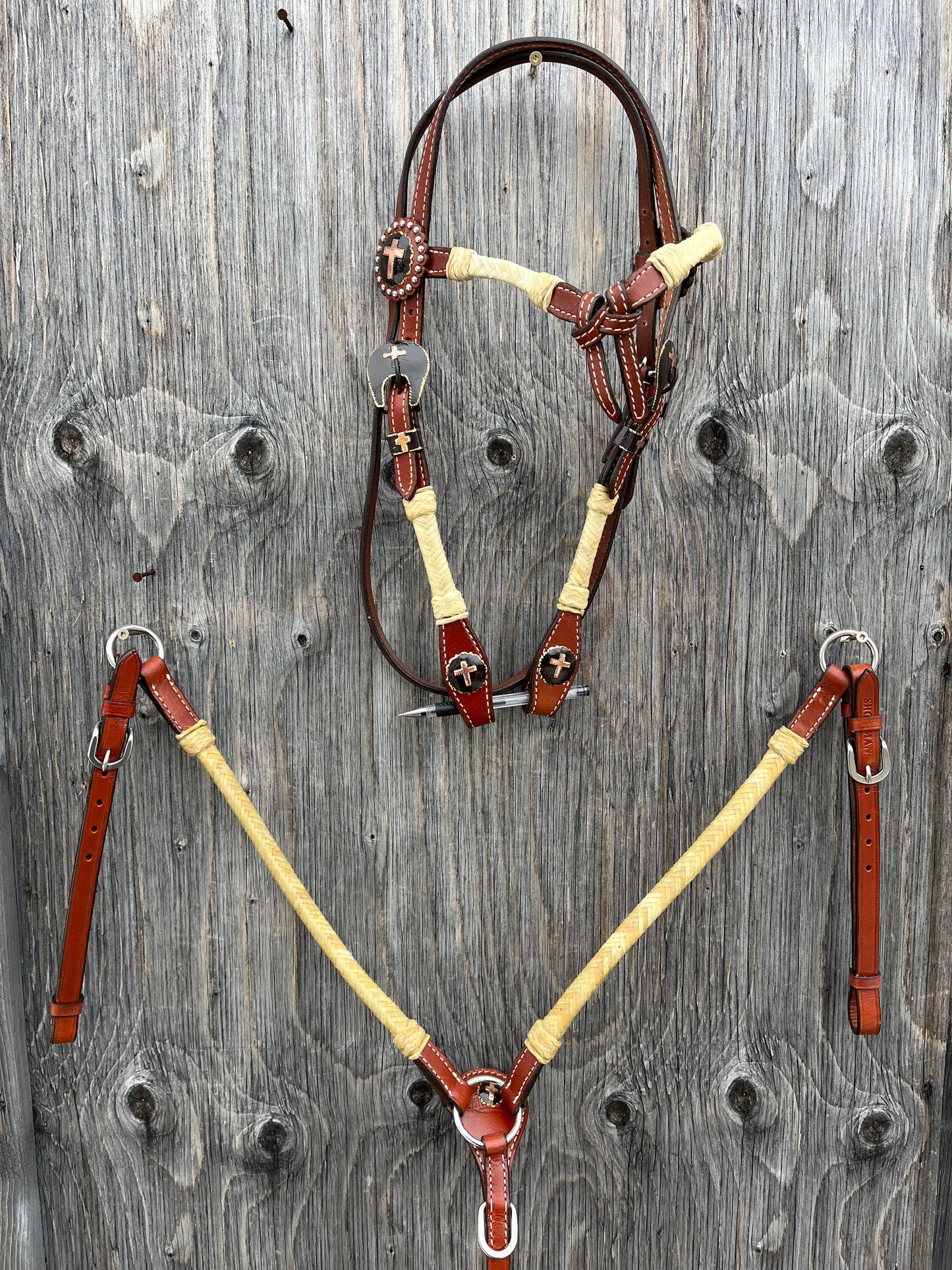 Futurity know rawhide browband tack set with cross conchos