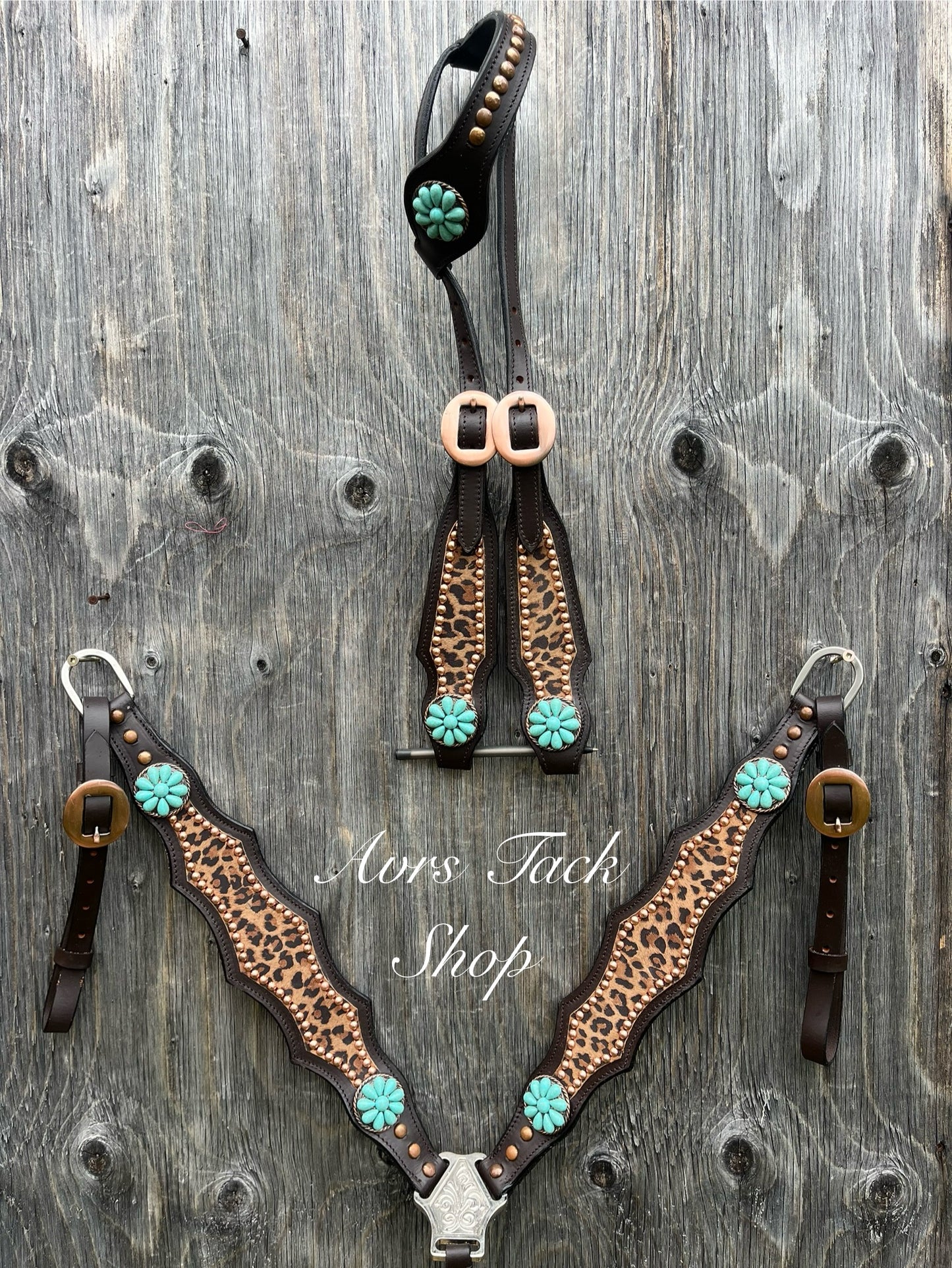 Leopard tack set