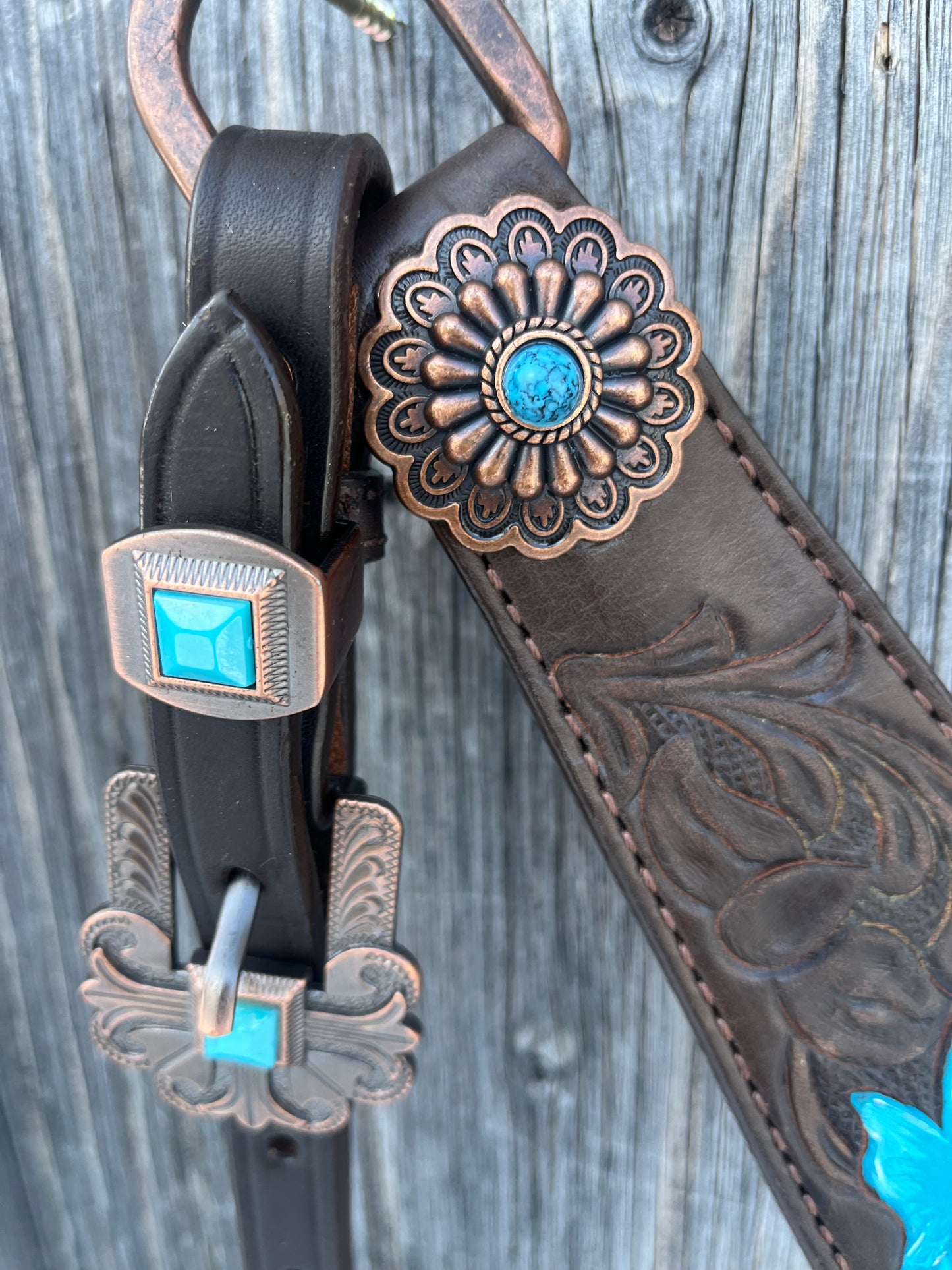 Blue flower and feather tack set