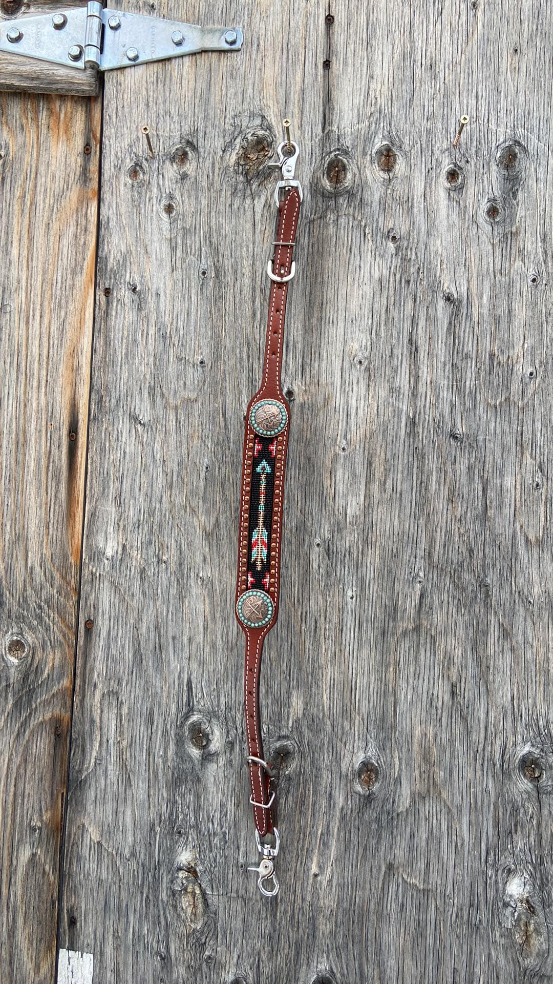 Beaded arrow wither strap