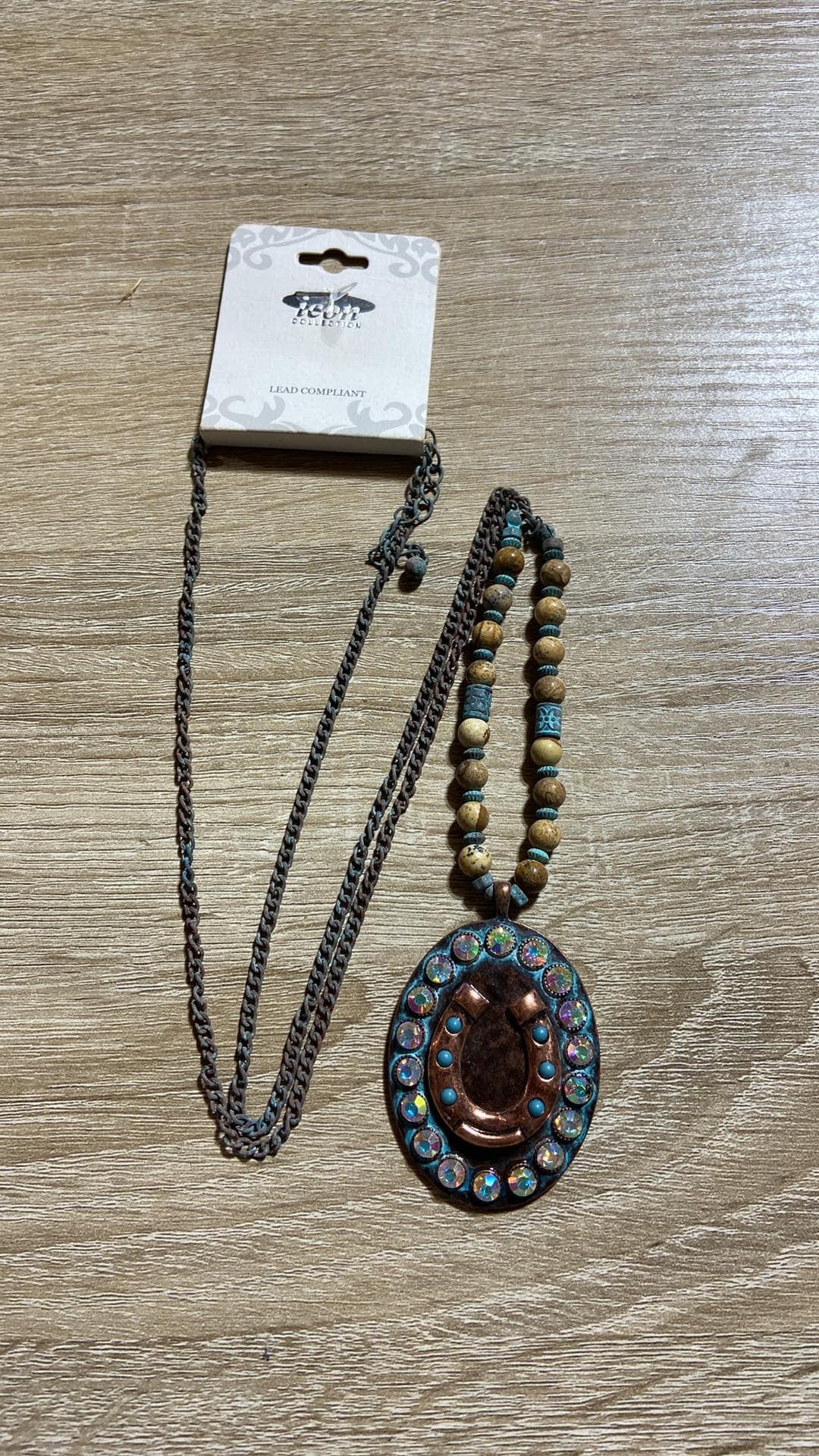 Horseshoe stone necklace