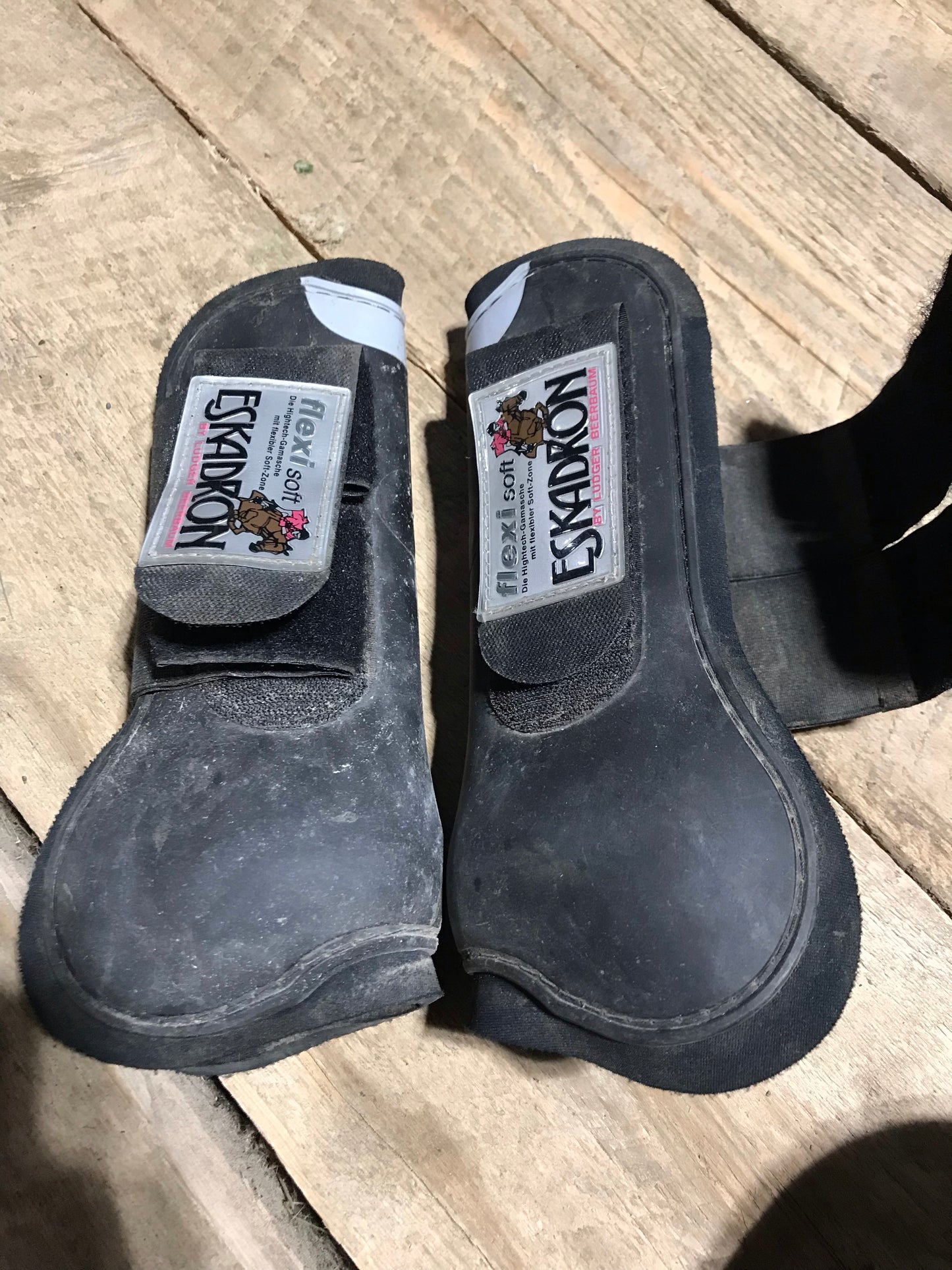 Eskadron tendon boots