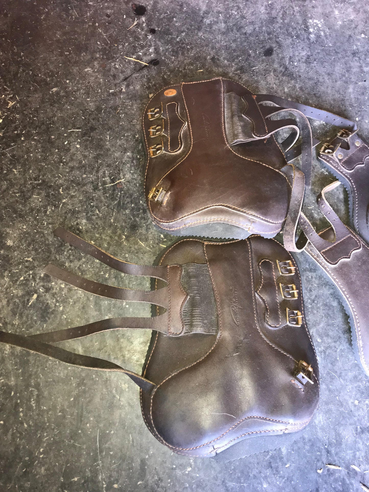 Dyon size 3 leather horse boots set of 4