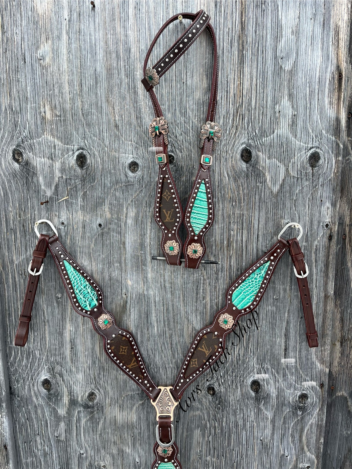 Designer one ear tack set