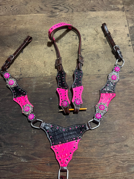 Black and pink gladiator one ear tack set