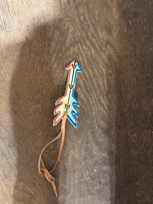 Arrow saddle charm