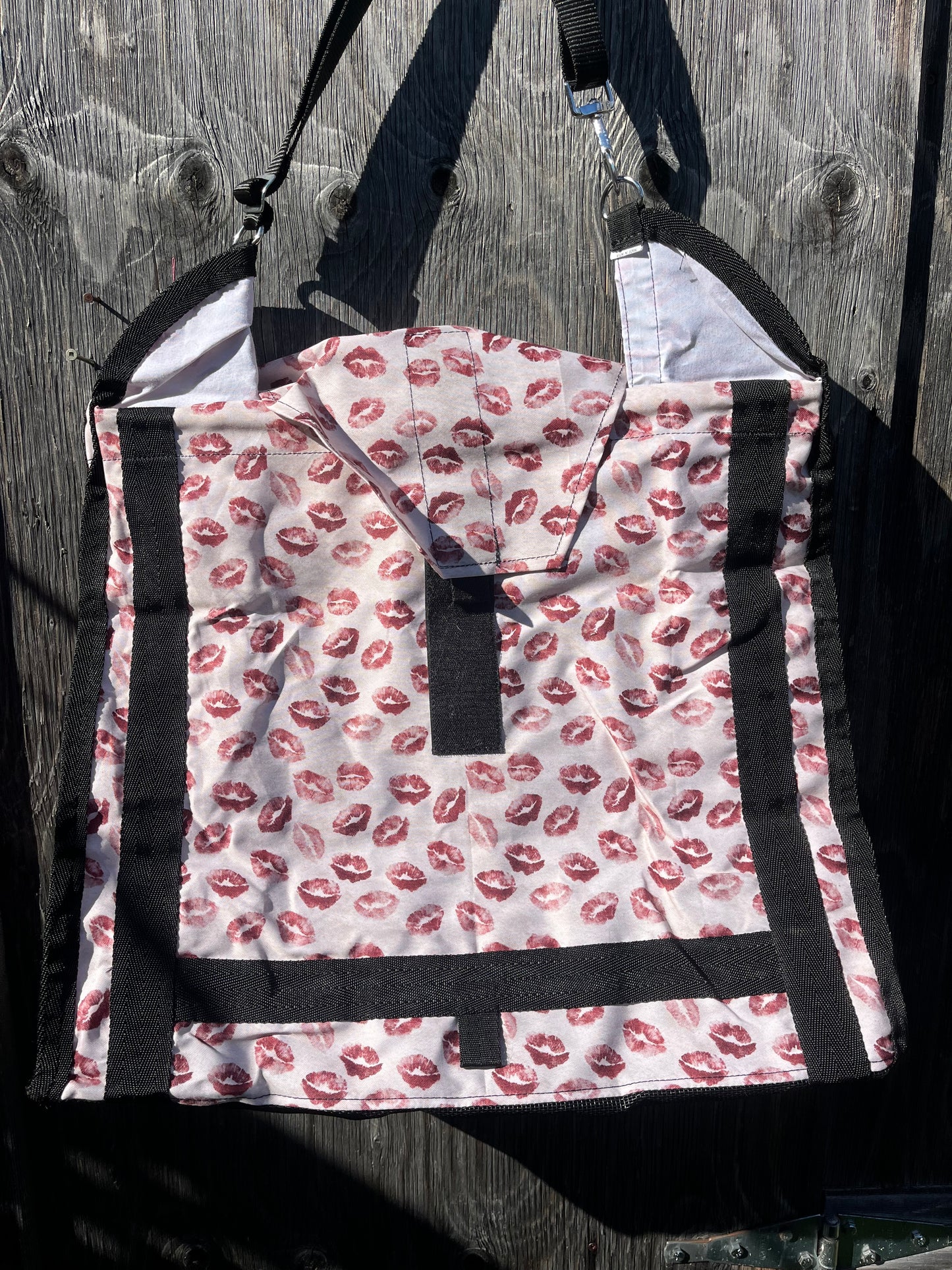 Kiss & Tell printed top load hay bag