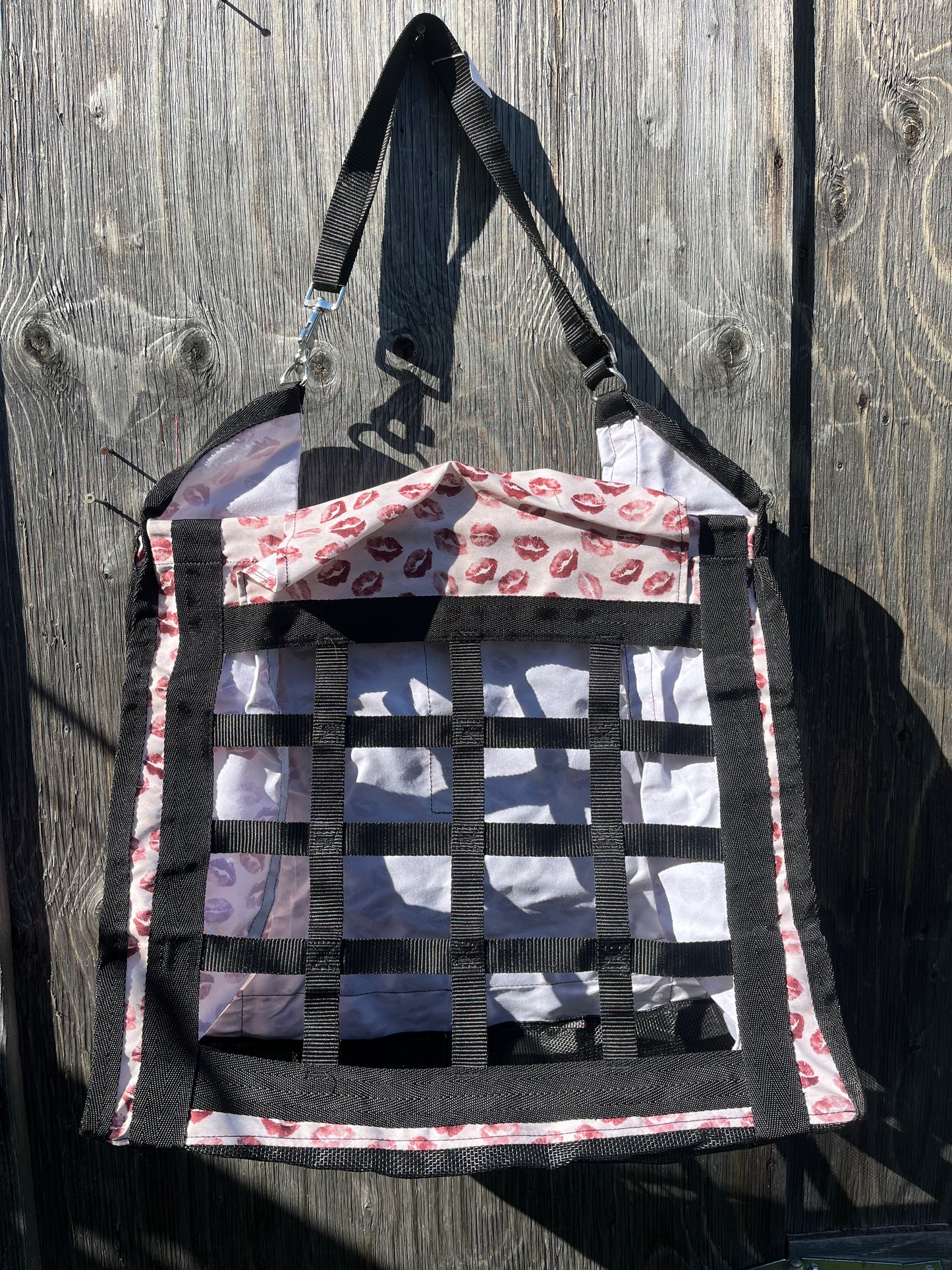 Kiss & Tell printed top load hay bag