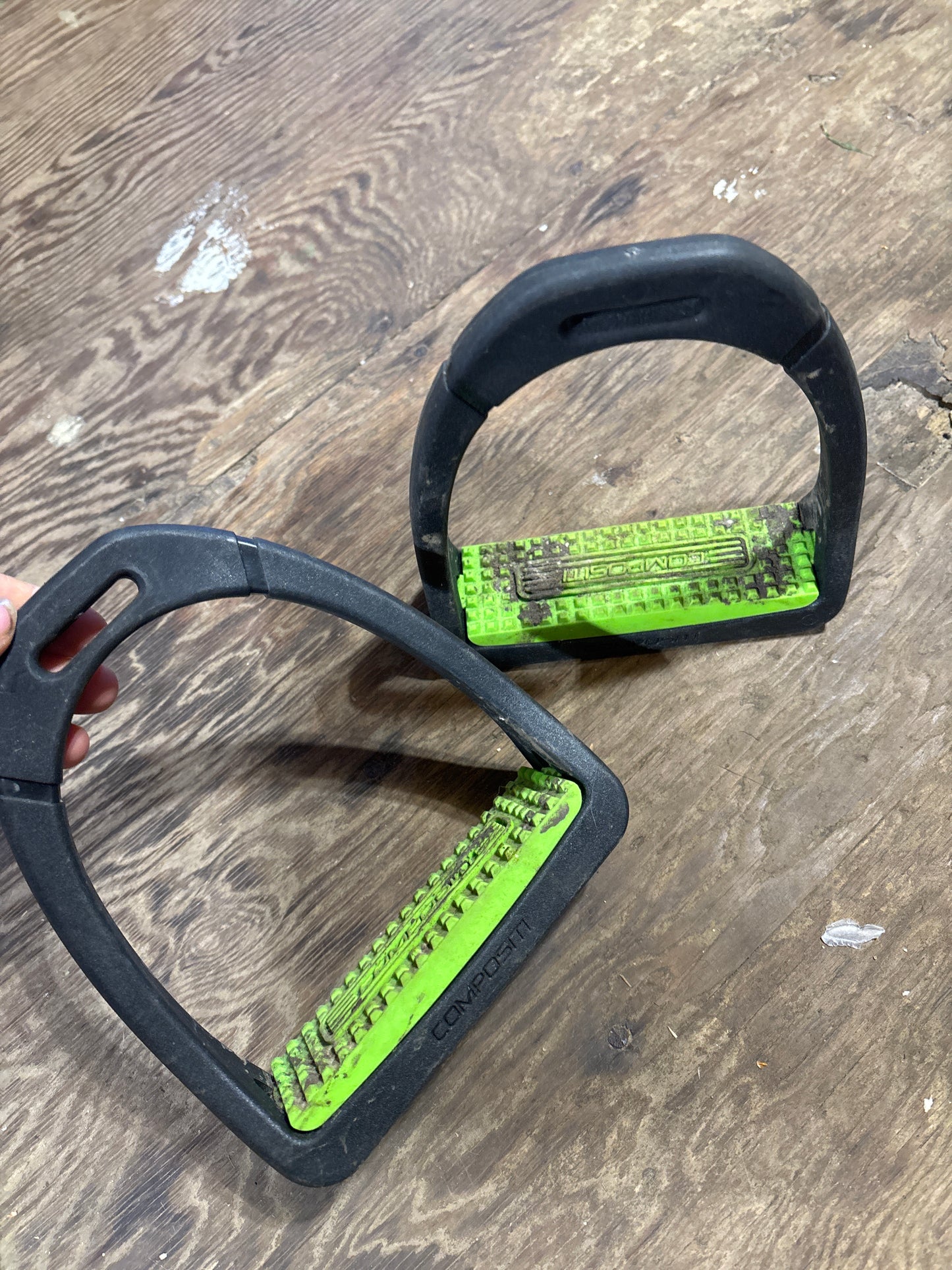 Compositi green English stirrups